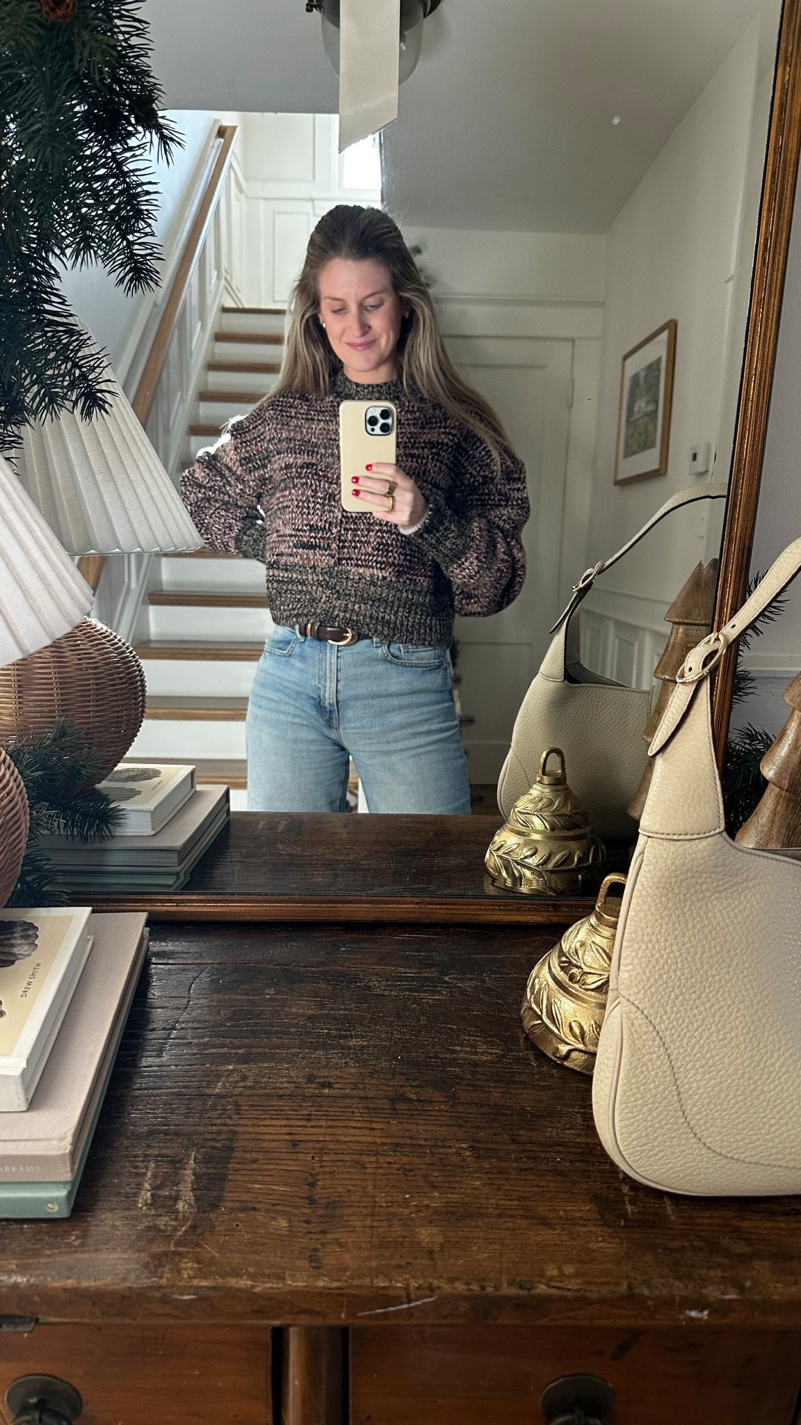 Cozy sweater for holiday season 

#LTKmomlife #LTKHoliday #LTKgrwm