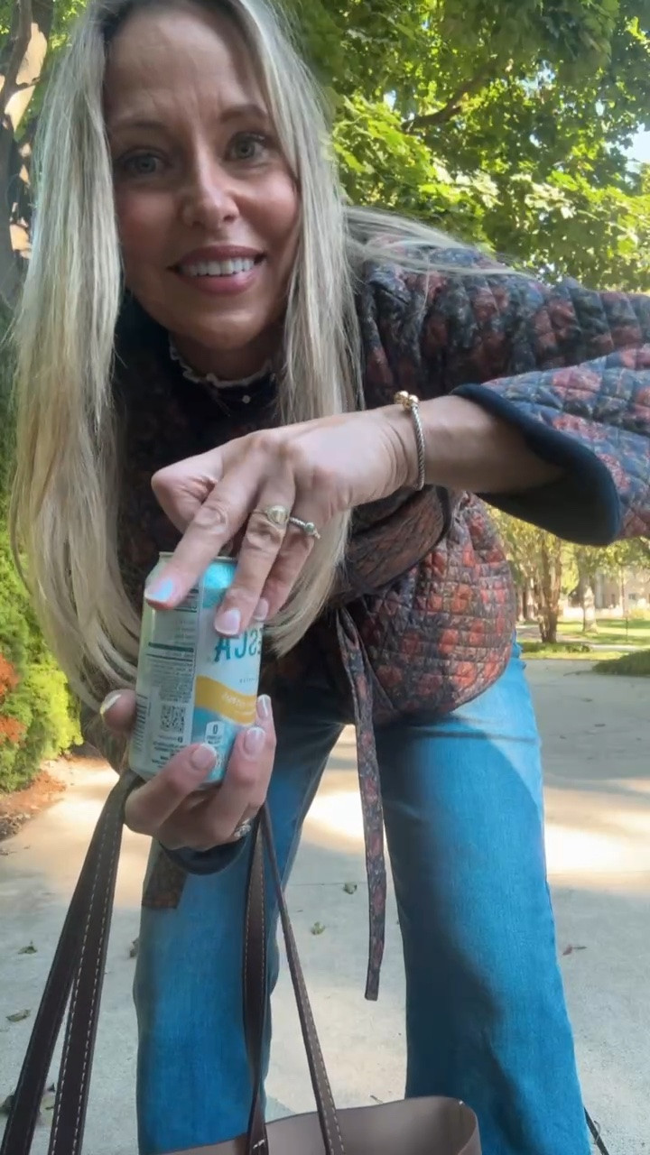 I need to find a good look for less for this jacket I’m wearing but you guys I’m obsessed! Plus, I recently got a ton of compliments on the purse! I know I’ve been wearing this jacket a ton but it’s just that good.