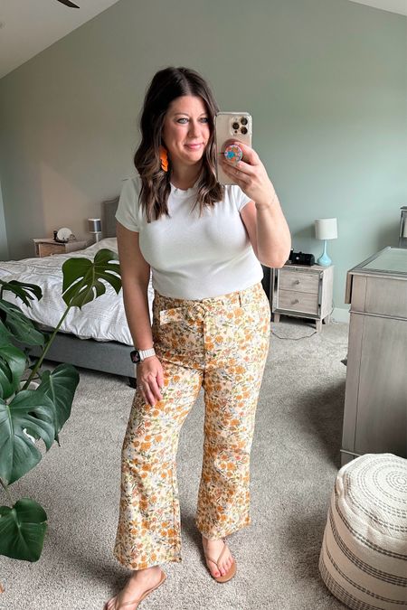 I just love the retro feel of these @loft floral pants! The print and color were too good to pass up- plus they’re on sale right now!

#LTKMidsize #LTKStyleTip #LTKFindsUnder50