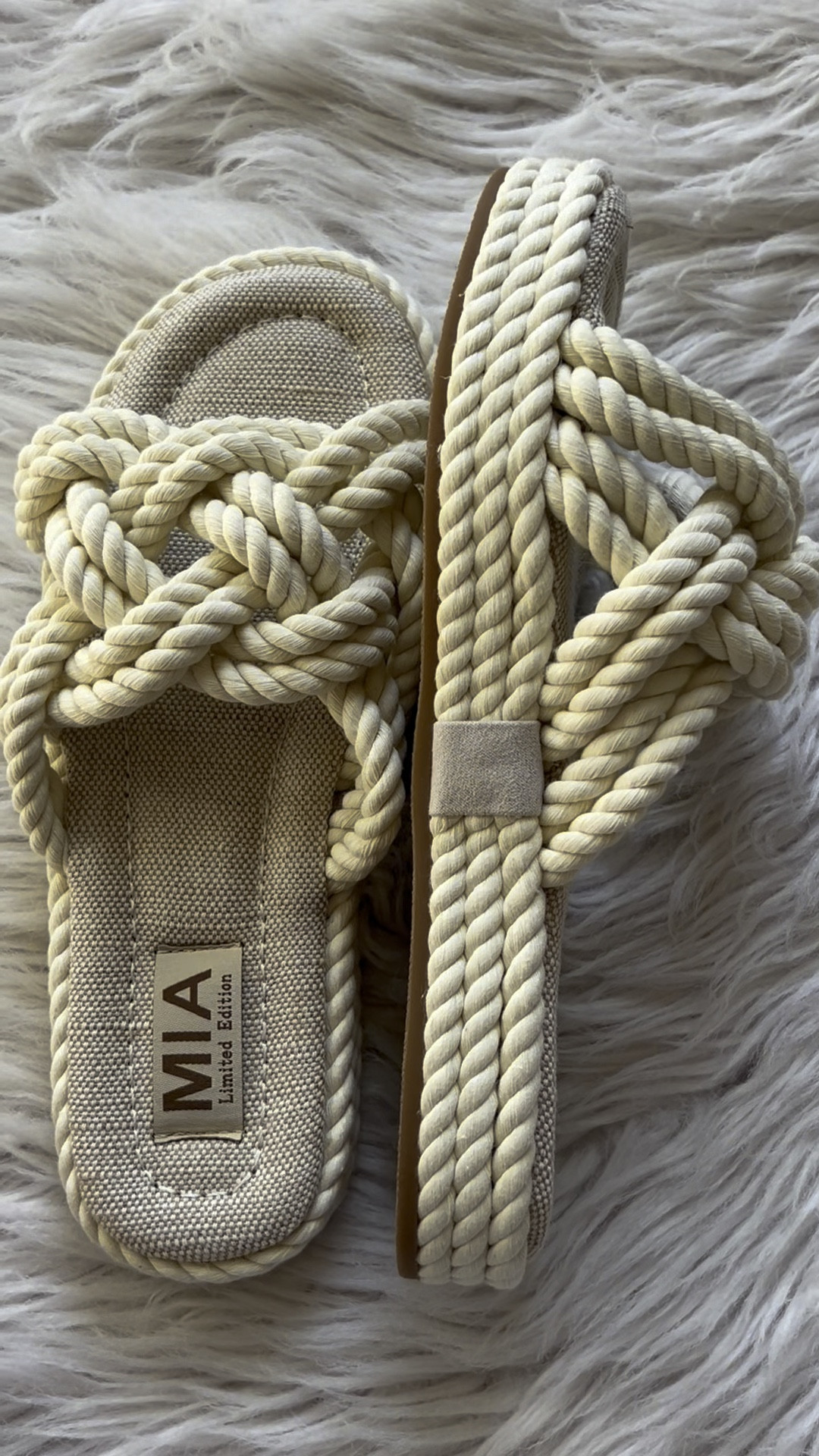 shoe of the Summer🌴☀️🤍 
•
Free People 

#LTKVideo #LTKstyletip #LTKshoecrush