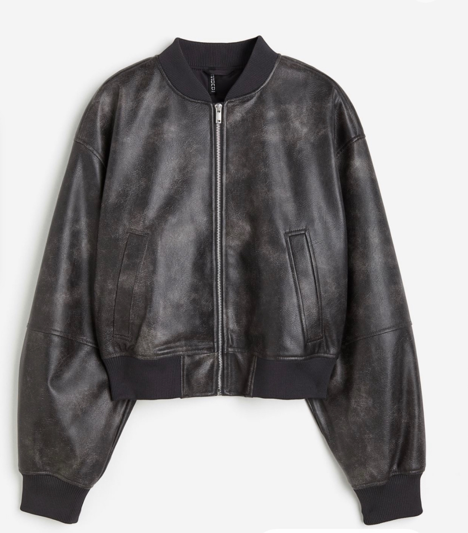 Zara bomber doooop!! On sale and’s still in stock 


#LTKfindsunder50 #LTKsalealert #LTKstyletip