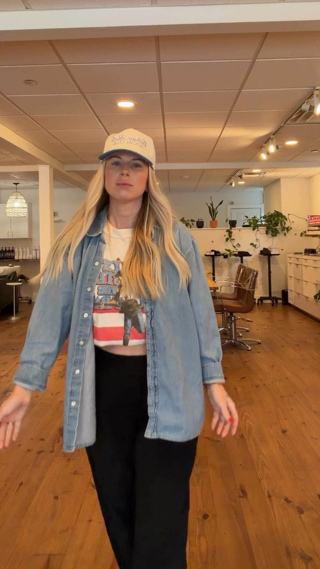 
#ootd 

american eagle boxy tees are the bestttt

shop custom cutie trucker hats here: 
https://www.citrinesalonbyallysonm.com/category/all-products




#LTKdayinmylife #LTKootd #LTKSpringSale