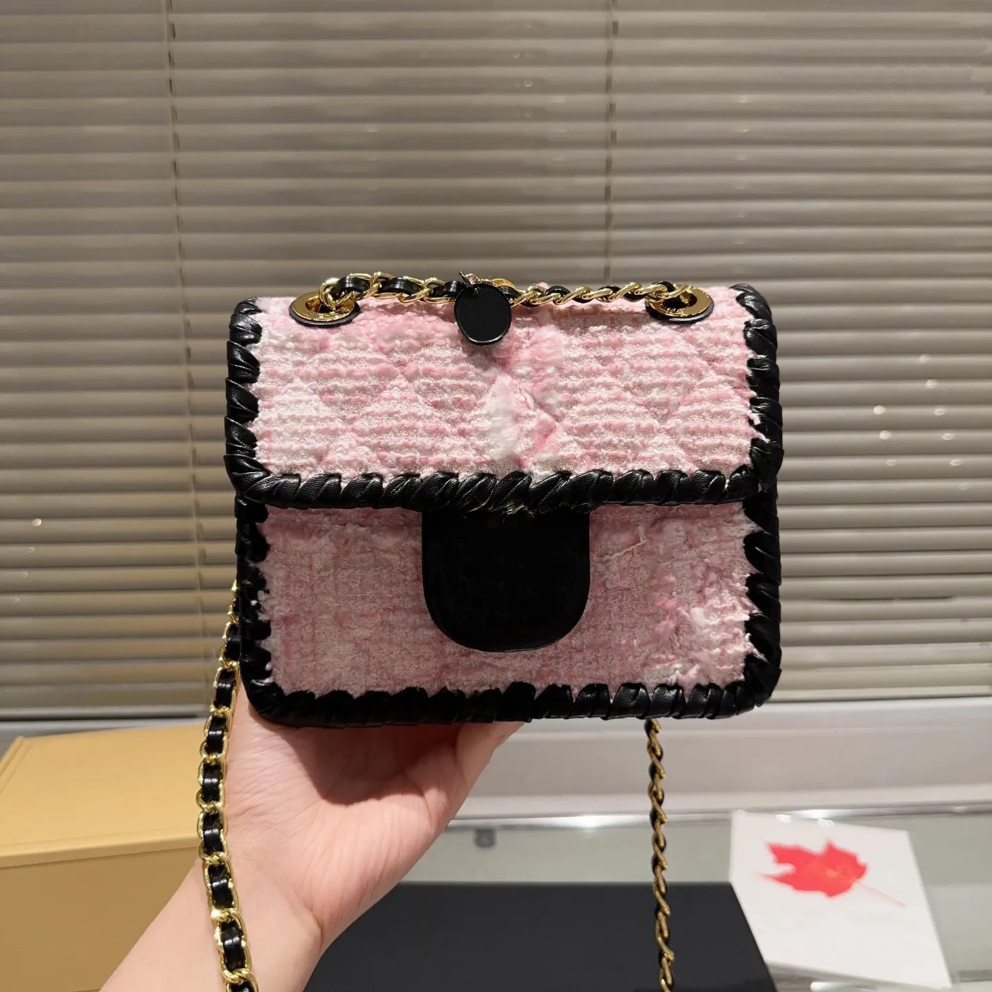 Woven Shoulder Bag with Chain Strap - Fashionable Quilted Crossbody Purse with Contrasting Colors | DHGate