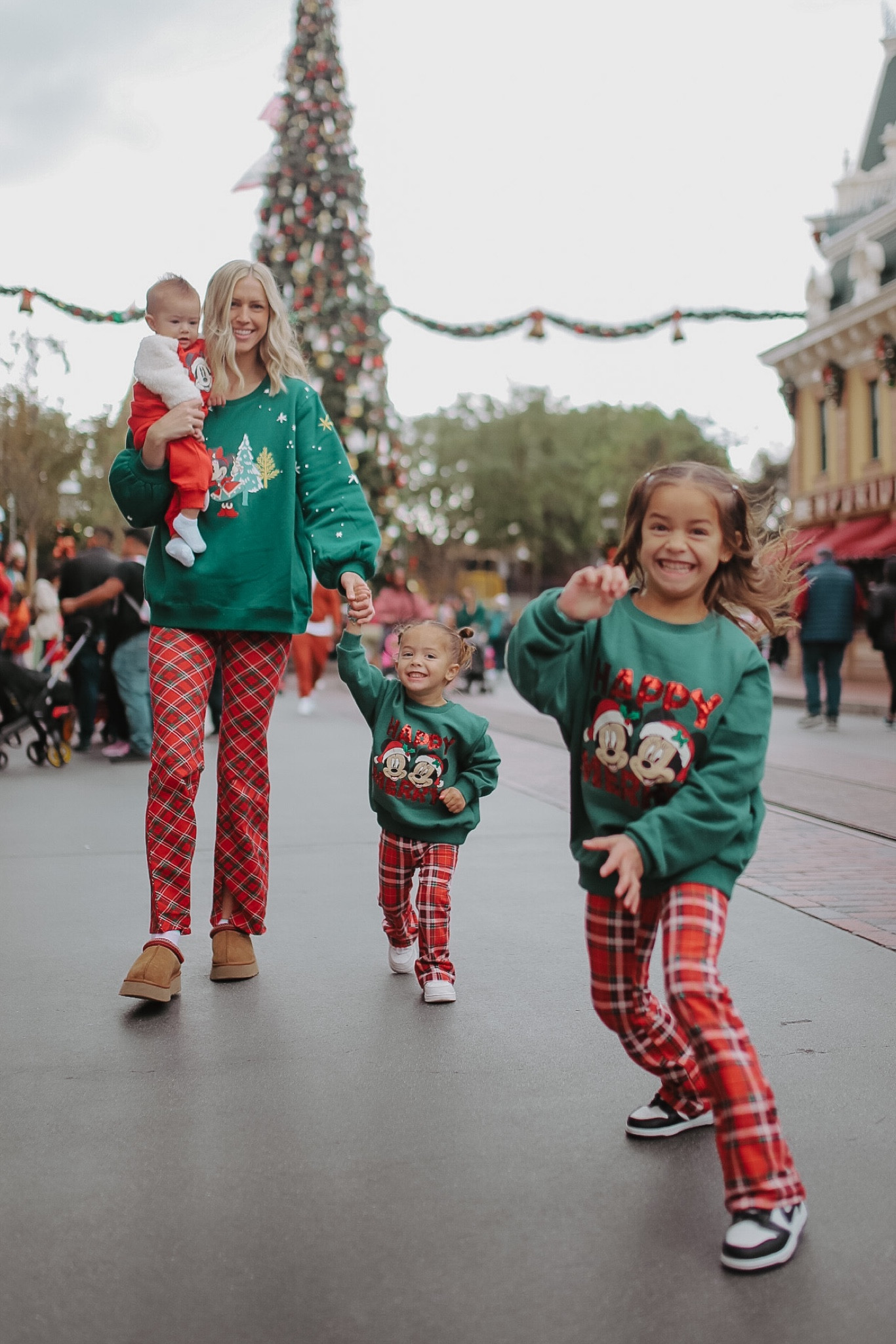Family Christmas Disney Outfits

#LTKHoliday #LTKfamily #LTKSeasonal