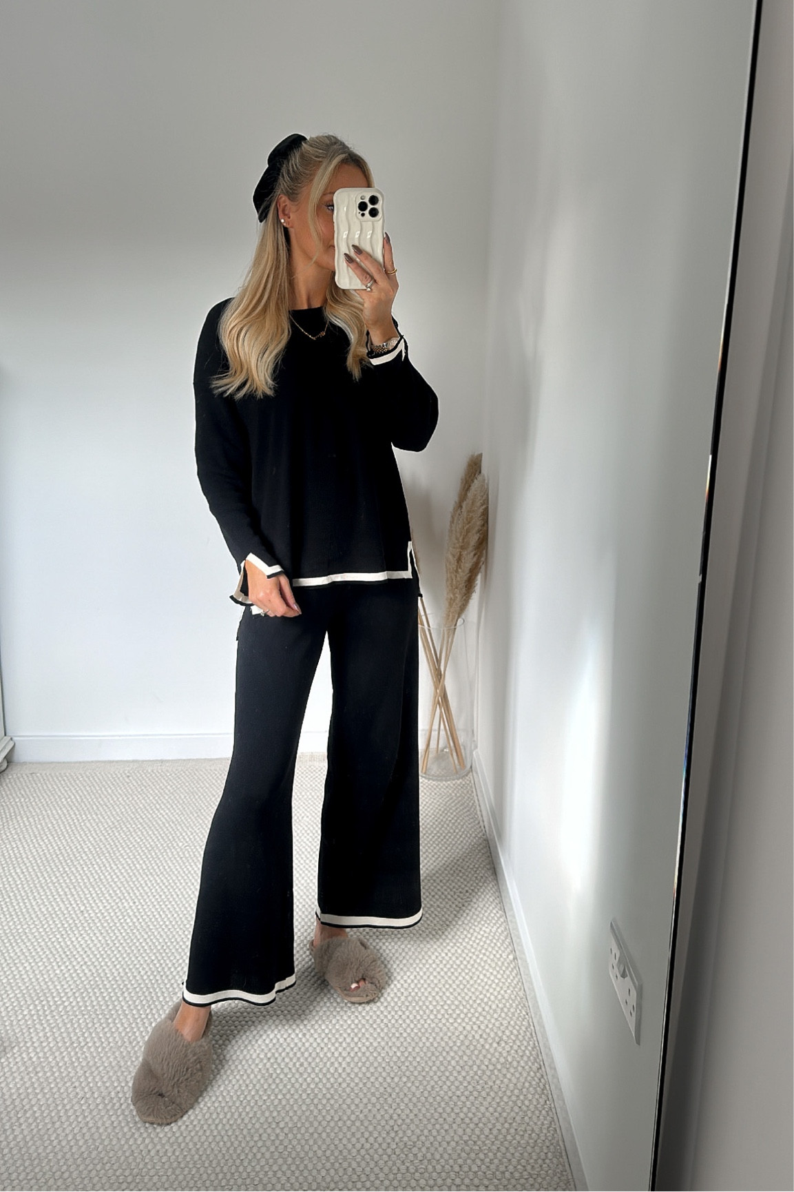 Just a lovely little lounge set that’s something different to just joggers or leggings, love the white trim too. I’m wearing a size small as they don’t do XS but still fits fine and has plenty of stretch x