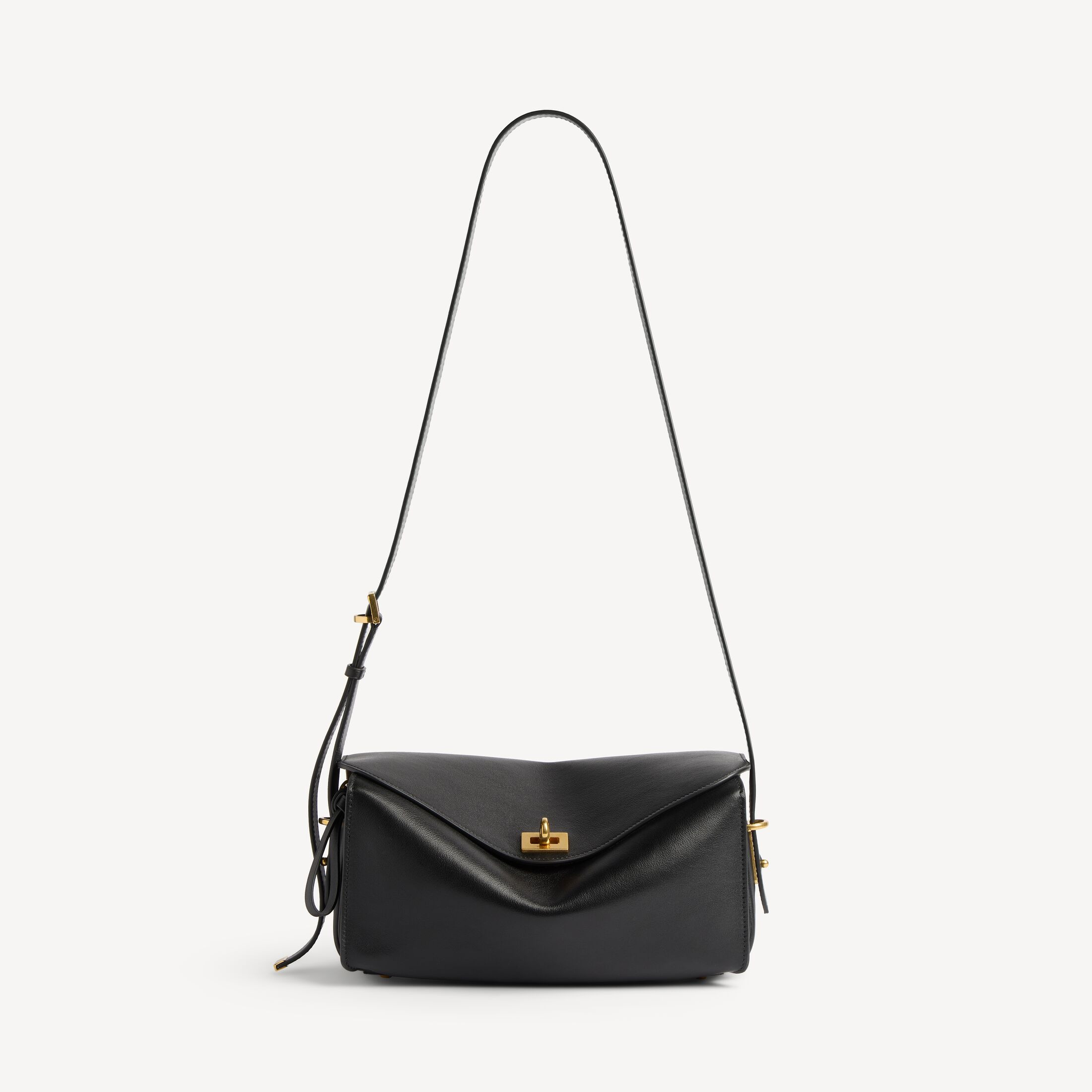 The Balenciaga Le 7 bag redefines timeless elegance with a modern twist, fusing luxurious craftsm... | Balenciaga