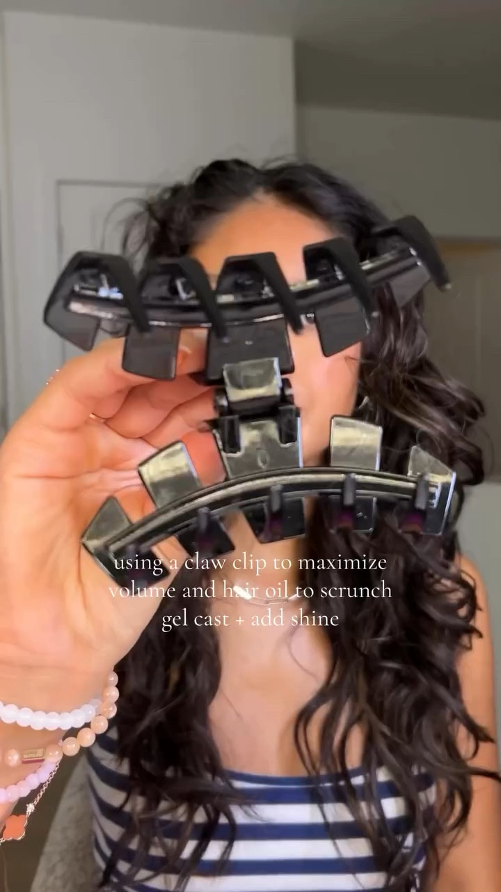 for my wavy hair gals💋 

#wavyhair #shinyhair #gelcast #hairoiltips