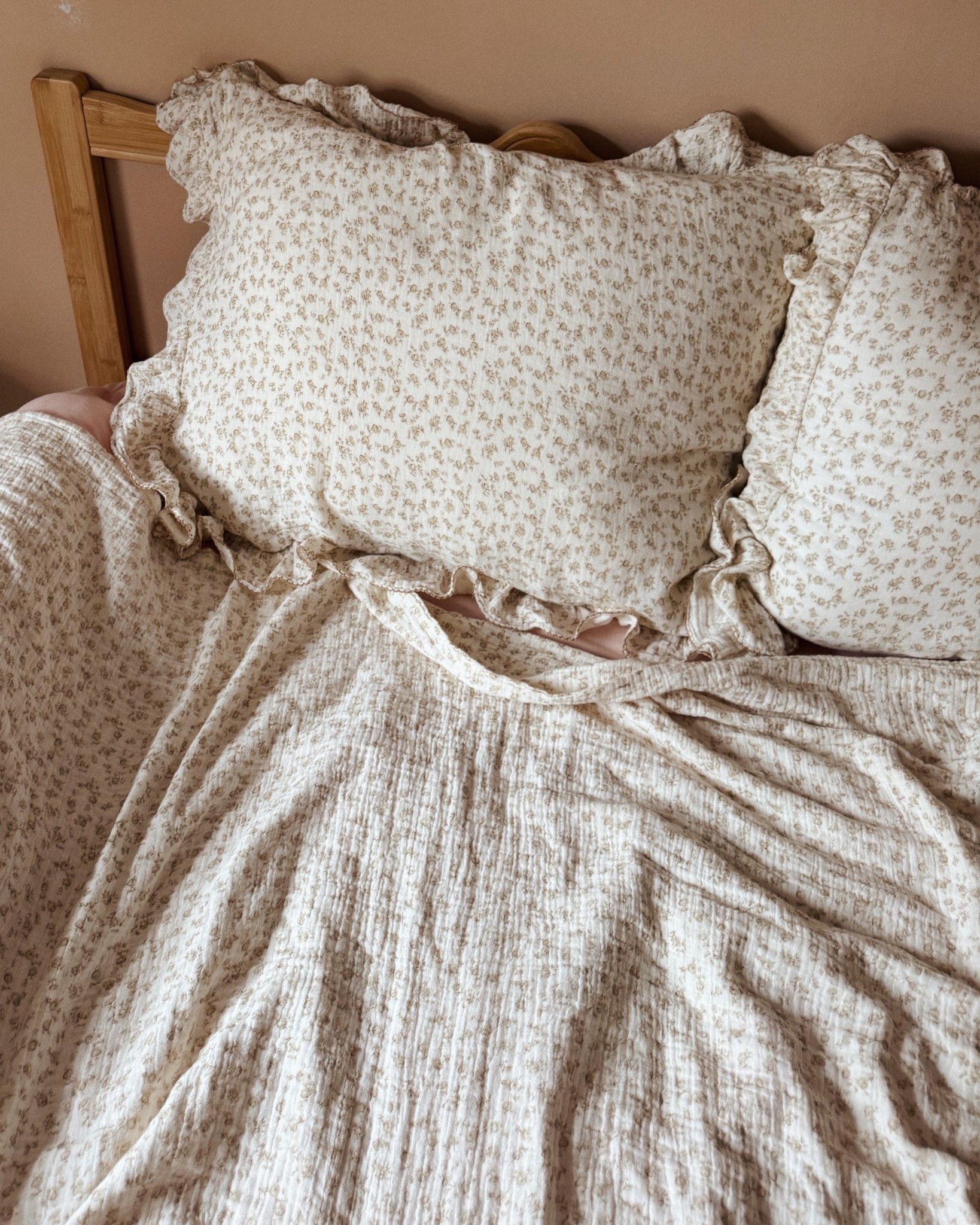 Harlow's floral duvet cover.