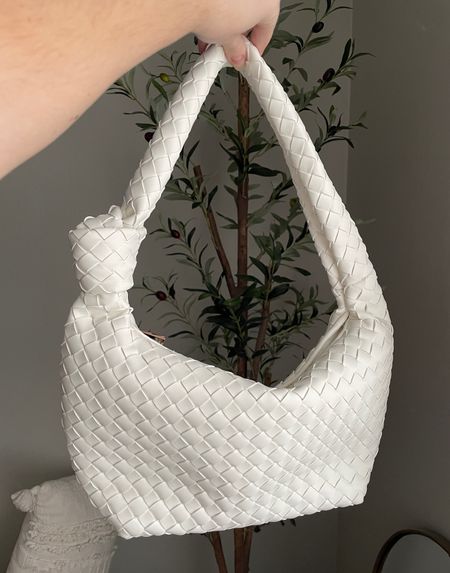 Viral target bag only $21 right now! Bottega lookalike / summer handbag 


#LTKStyleTip #LTKSaleAlert #LTKItBag