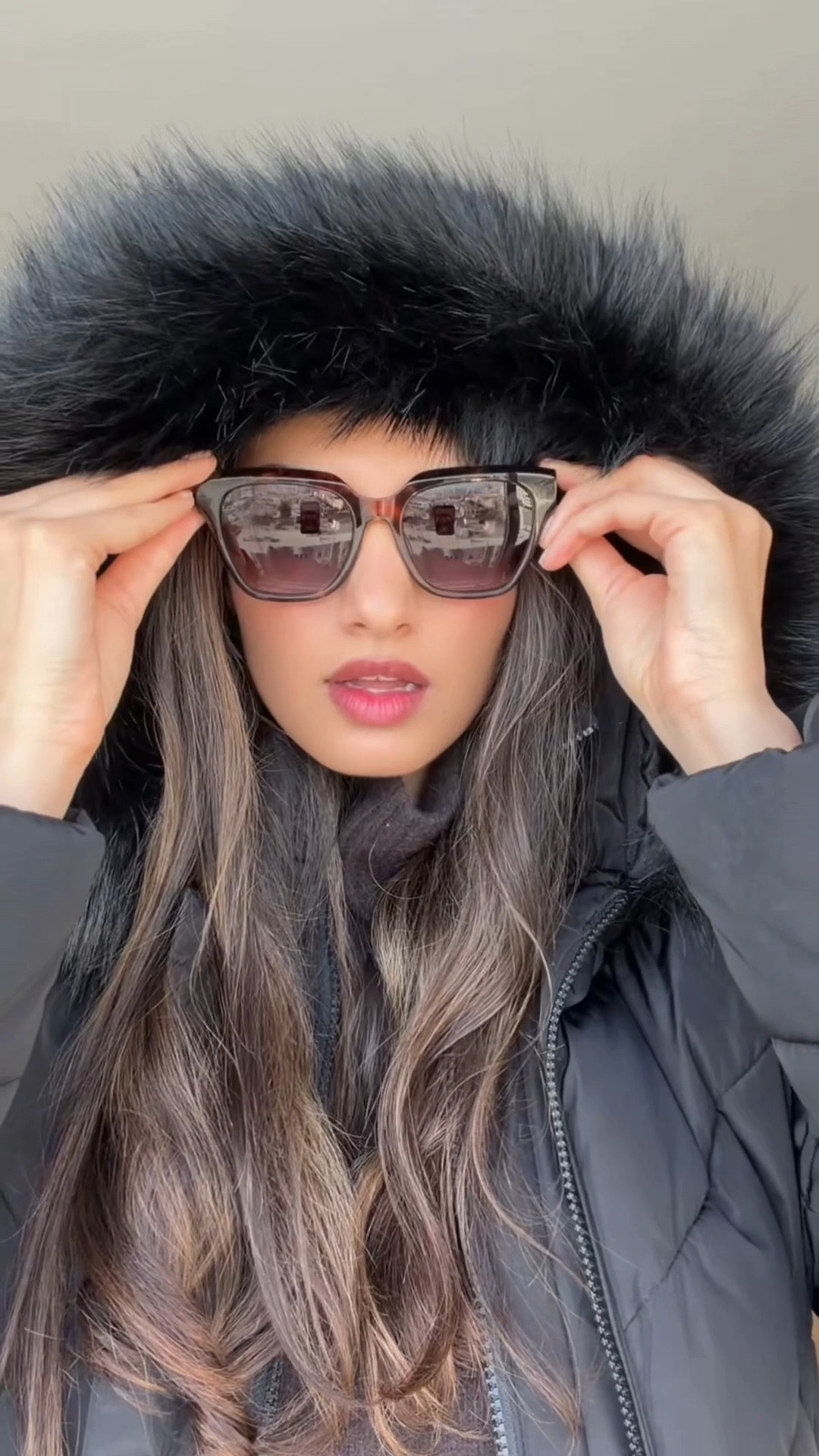 When it’s 45° in SF but the hair still needs to cooperate. ❄️🕶️ I prep with the LolaVie glossing detangler, then it’s straight into the puffer coat. SF weather always keeps things interesting.

#LTKdayinmylife #LTKGiftGuide #LTKselfcare