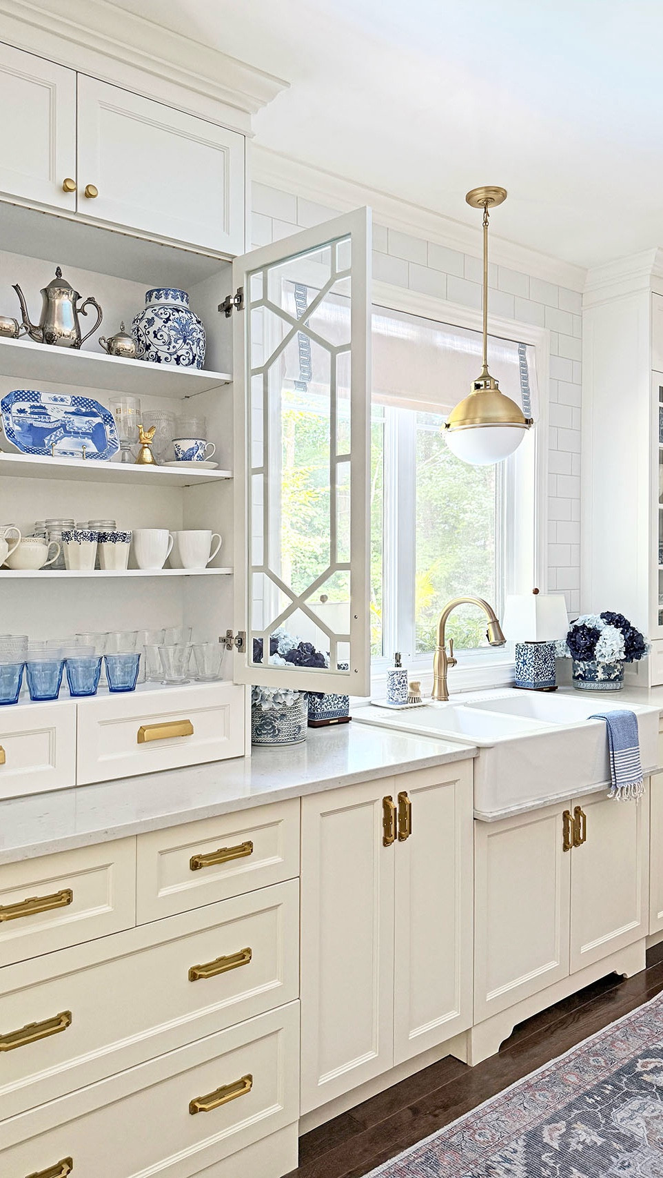 Our fall kitchen is complete with gorgeous new pieces from @wayfaircanada! A vintage-inspired washable rug, beautiful blue glassware and more chic blue layers are perfect for the season!💙
#WayfairCAPartner
#WayfairCAHome

#LTKHome #LTKStyleTip #LTKSeasonal