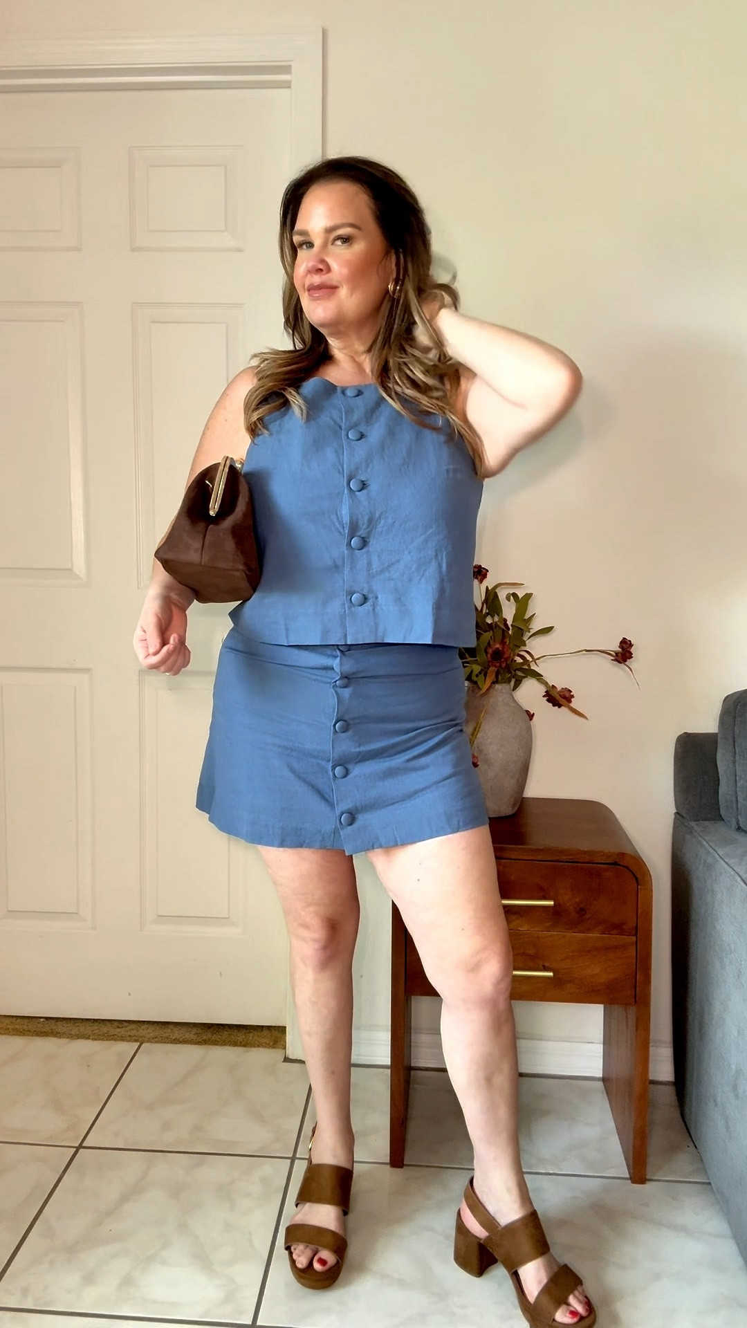 Cute matching linen set from Gap! The best part, the SKORT! 

Sizing: 
Top Large 
Skort Medium 