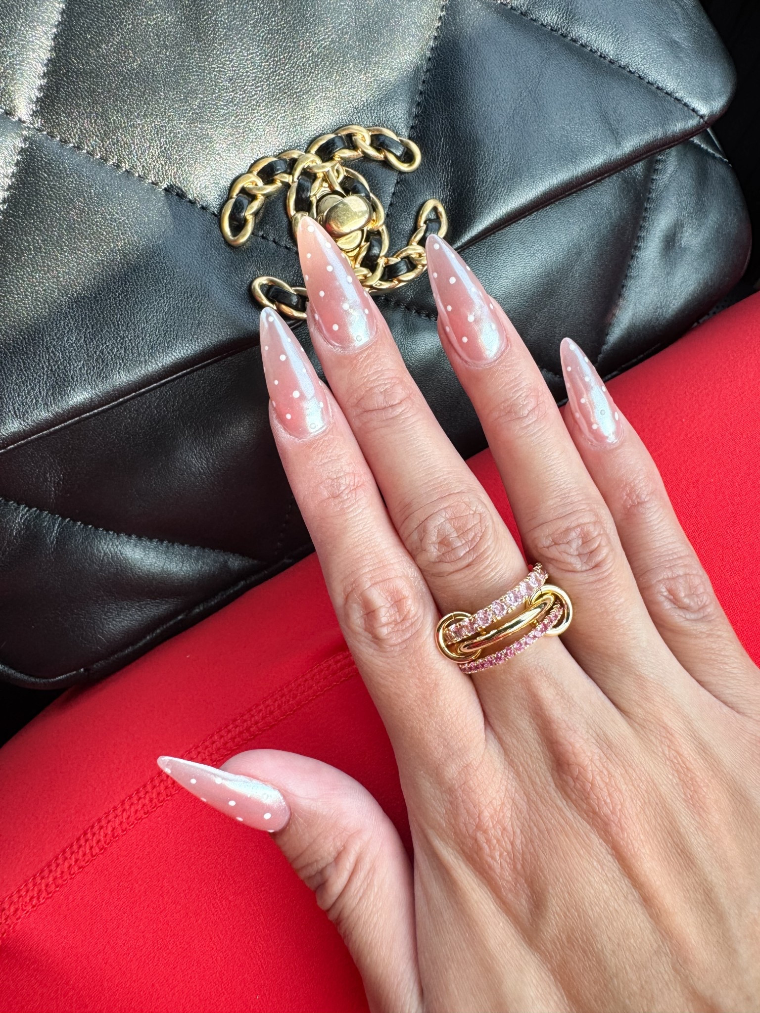 Interlocking fusia ring💕



#LTKmomlife #LTKgrwm #LTKValentine