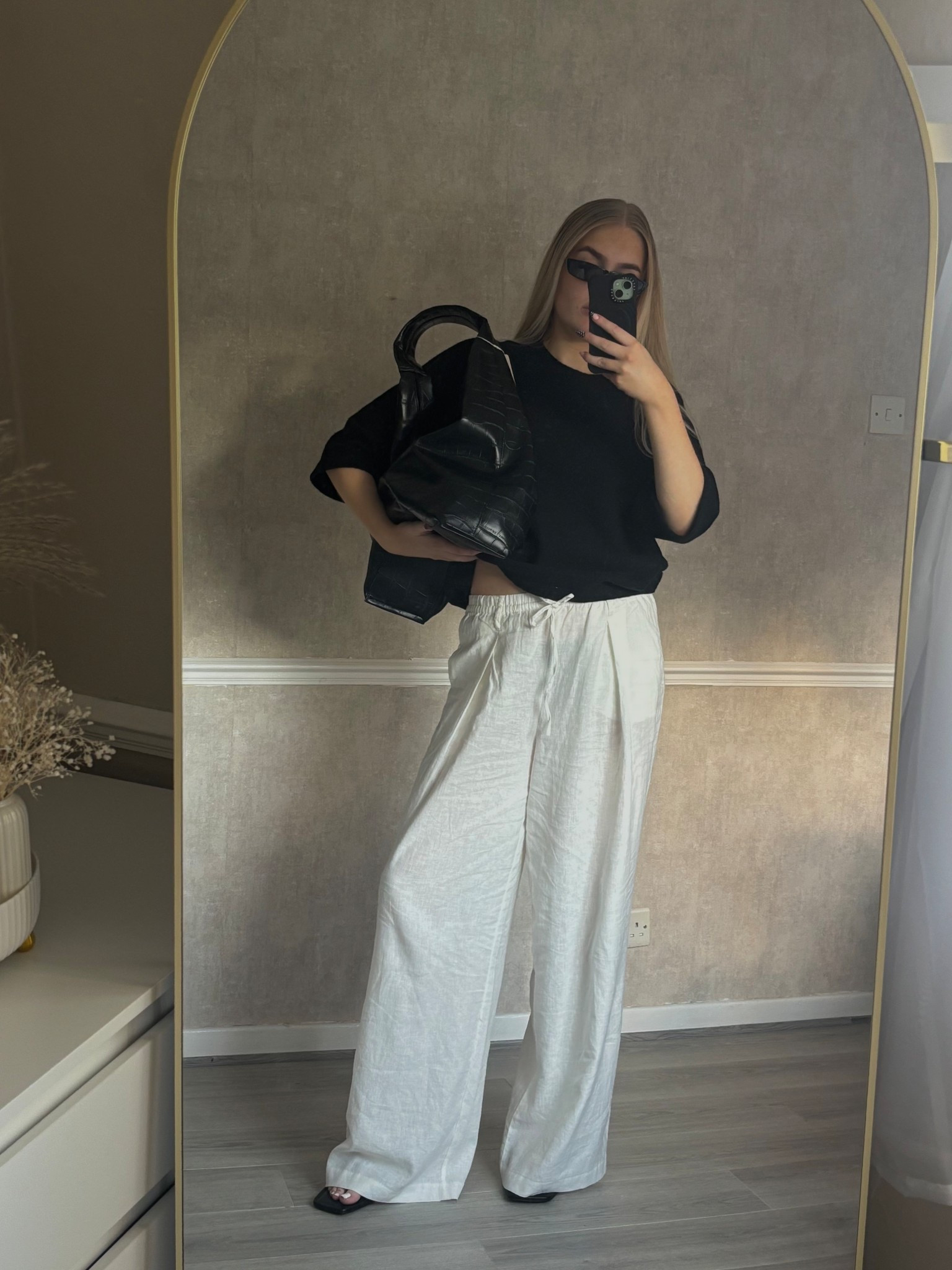 autumn transition🖤

- ootd, style, fashion, monochrome, black, white, bag, accessories 

#LTKstyletip #LTKuk #LTKautumn