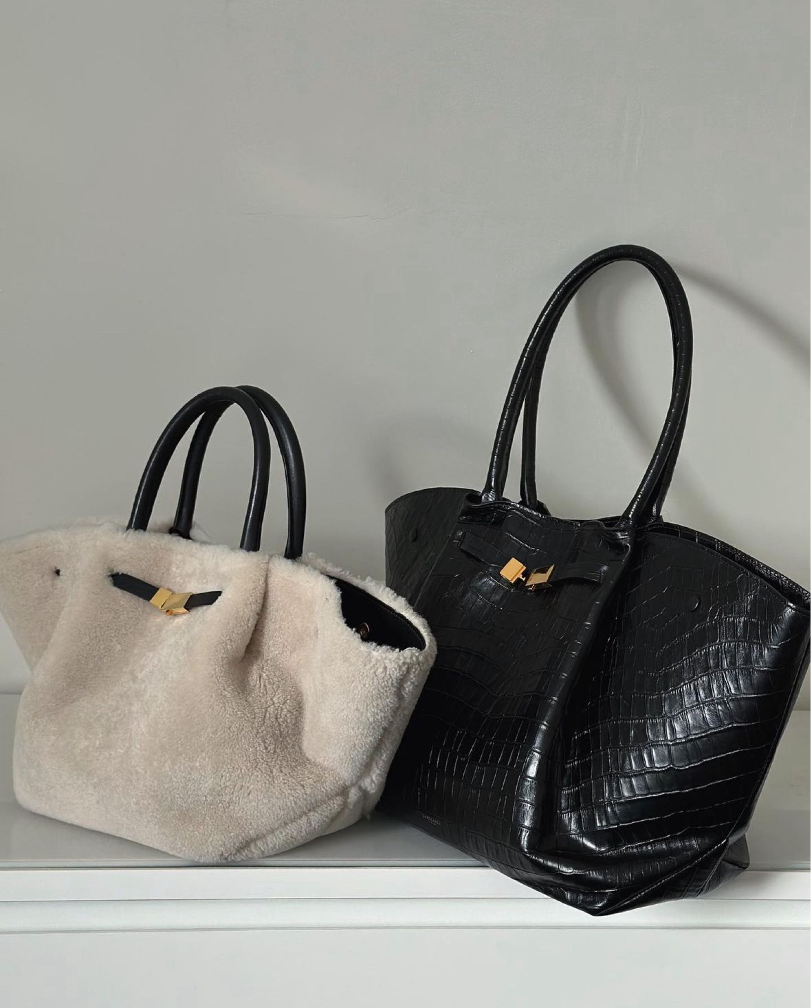 Demellier London is giving 20% discount for Black Friday. The best investment bags. I highly recommend 🫶🏻

#LTKGiftGuide #LTKSaleAlert #LTKCyberWeek