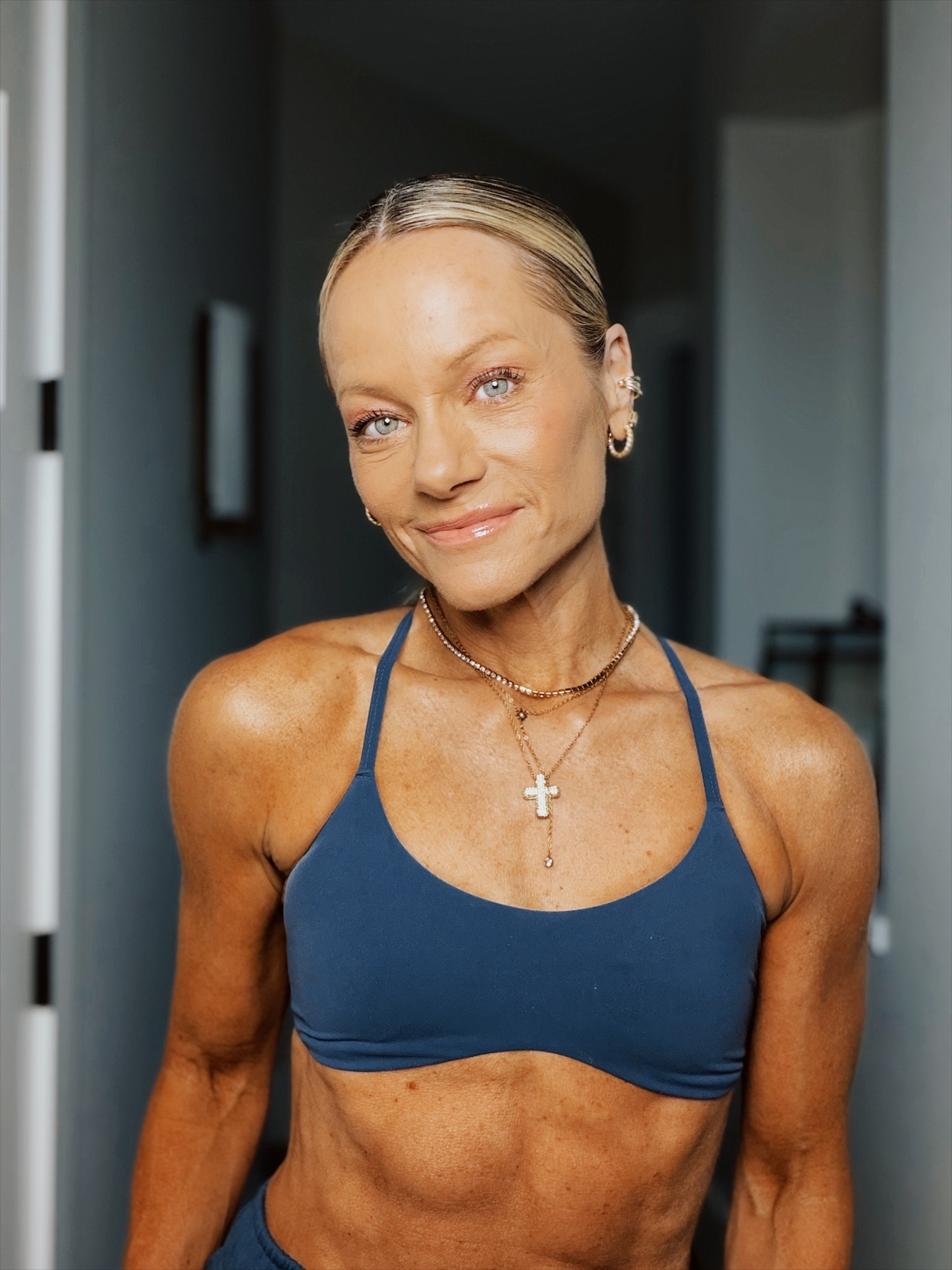 On my way to destroy my lift with a face full of makeup and dropped in jewelry 😜