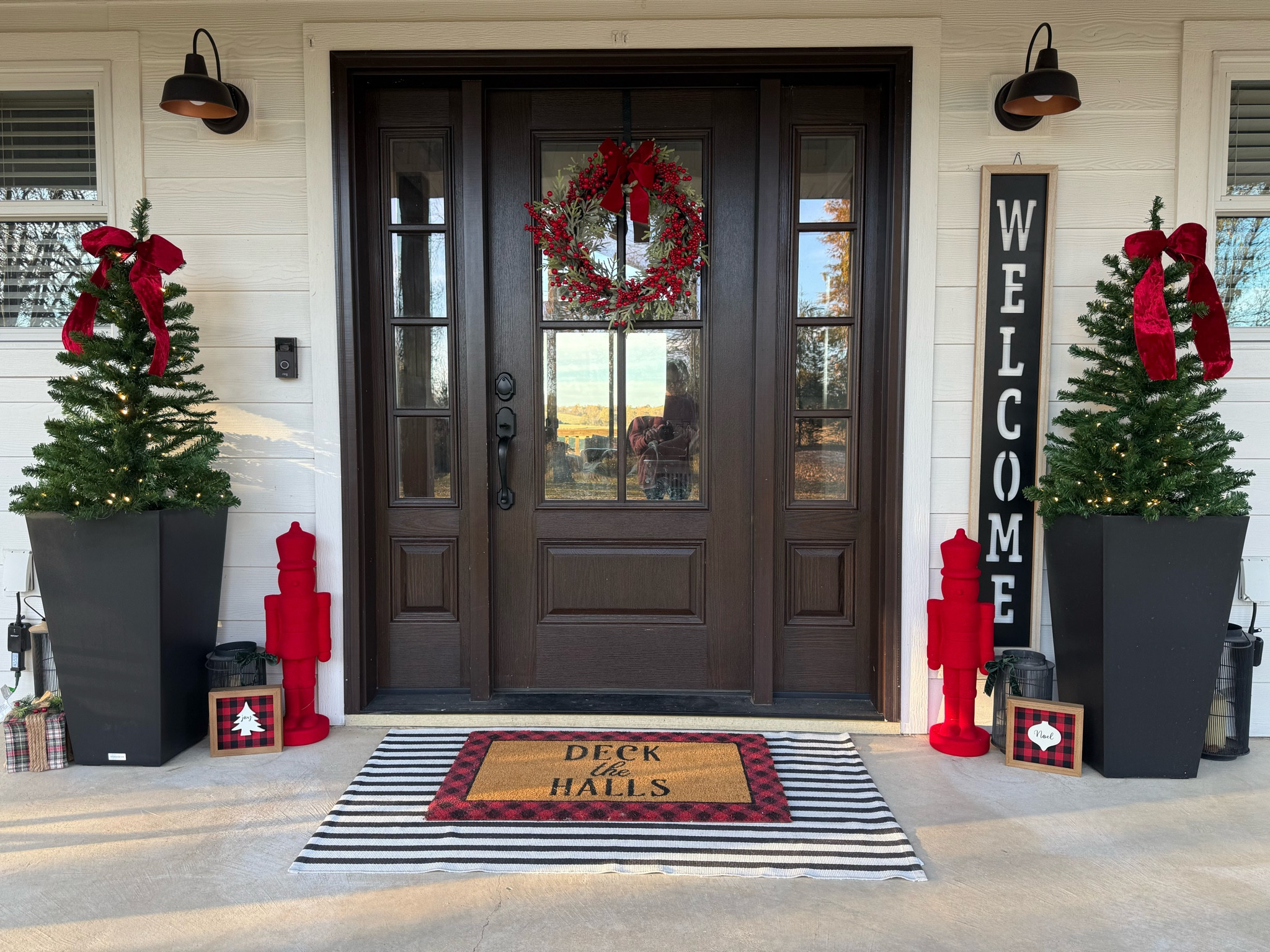 Christmas Porch

#LTKSeasonal #LTKHome #LTKHoliday
