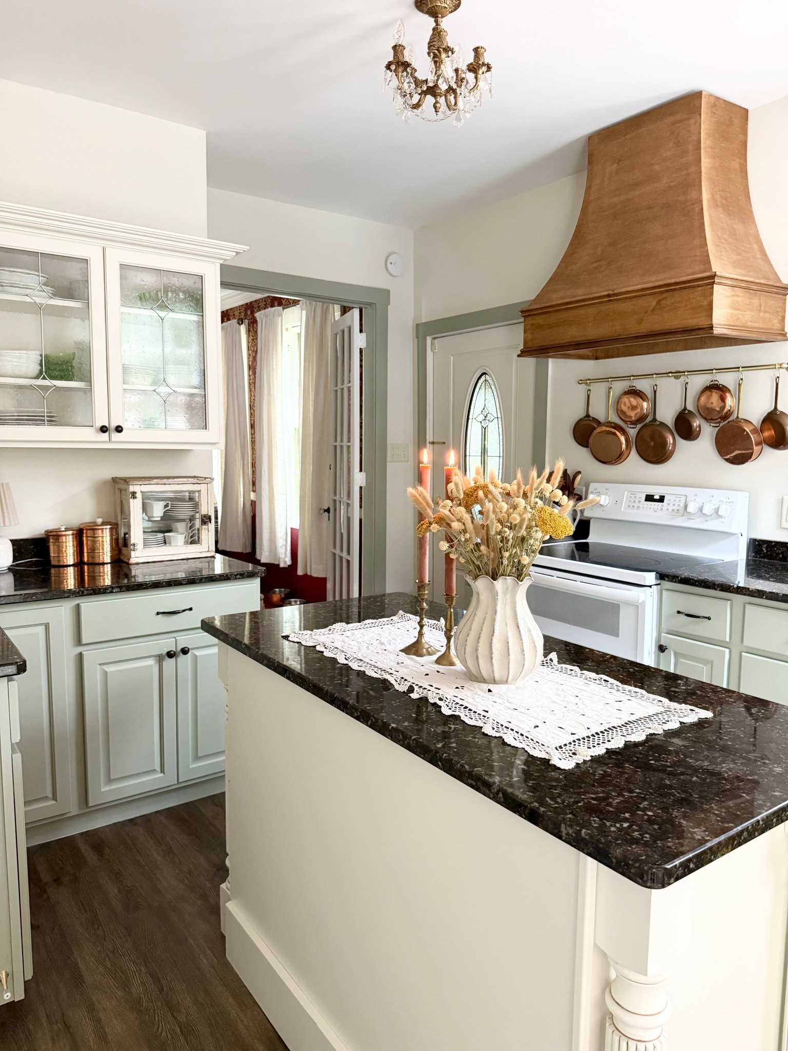 Obsessed with my fall finds from The Bloomist! I snagged some beautiful preserved florals to create this arrangement and these terra cotta candles to complete the vignette. Also cannot get enough of the greenwash pots I styled on our front porch. Linking my favorites from their site here! 

#LTKSeasonal #LTKFindsUnder100 #LTKHome