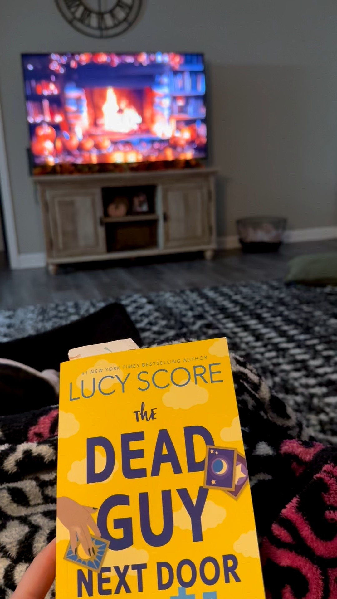 Cozy night reading

Book, Lucy Score, reading, cozy vibes 

 