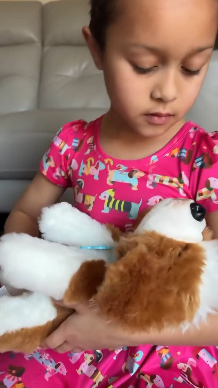 What would you name the most realistic puppy ever? 🐾 Meet Patches the Beagle, sent to me for free by Moose Toys! 🐶 @moosetoys 

With the softest fur, sweet blinking eyes, and over 60 sounds and reactions, Patches is the ultimate interactive companion. 



#LTKHoliday #LTKKids #LTKGiftGuide