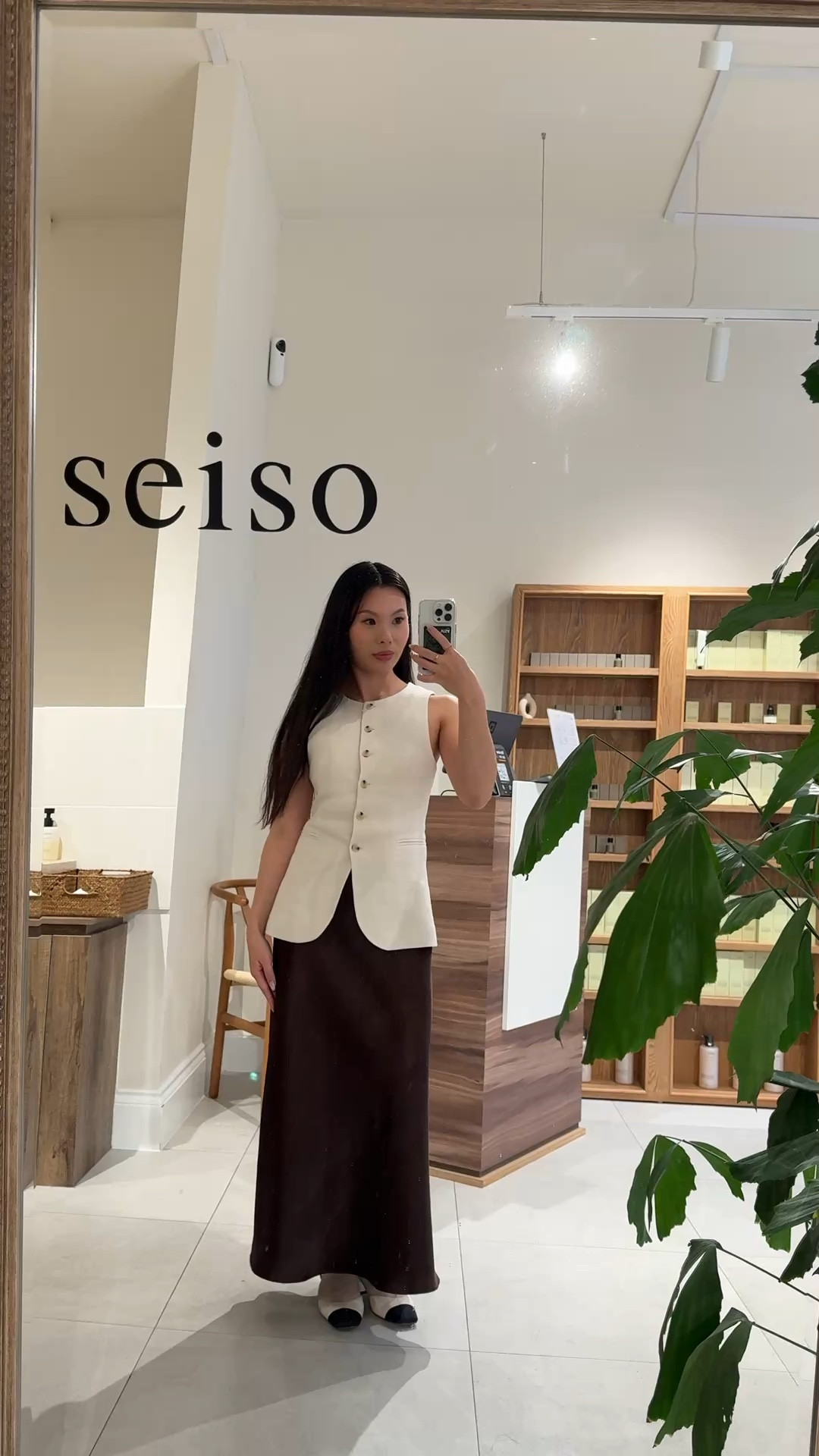 Cream & brown office ootd🤎

Waistcoat • UK 4
Brown satin skirt • UK 6 petite

#LTKworkwear #LTKautumn #LTKuk