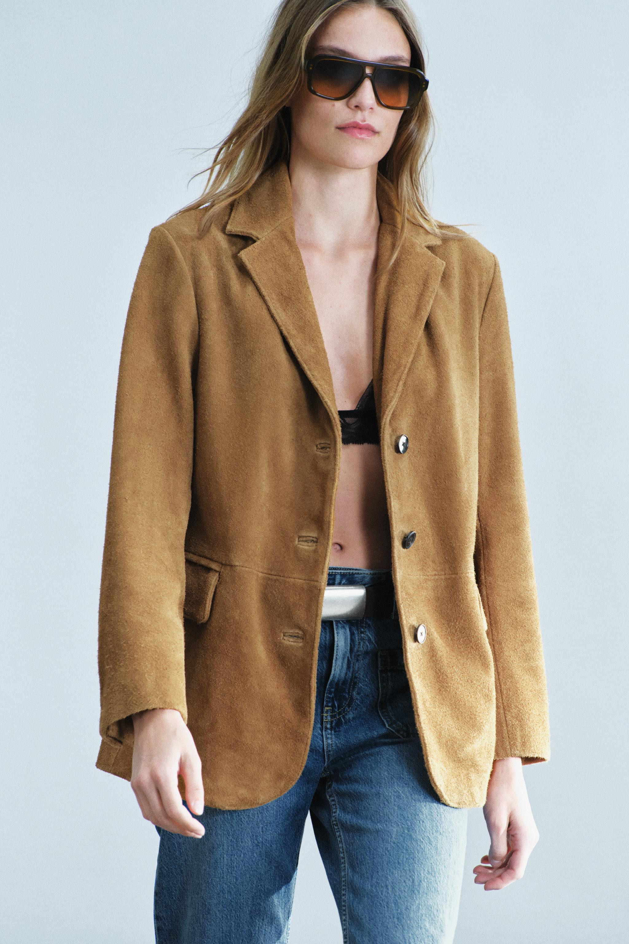 ZARA WOMAN KOLLEKTION. Jacke aus 100 % Leder. Reverskragen und langen \u00e4rmeln. Pattentaschen ... | Zara DE