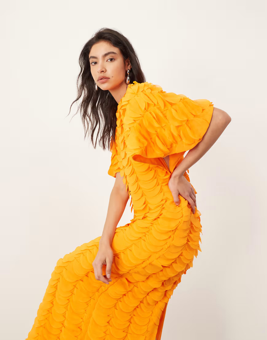 ARRANGE – Lasergeschnittenes Maxikleid in Orange mit Flatterärmeln | ASOS (Global)