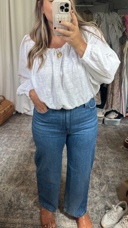 Im 5’3 and i got the Perfect vintage wide leg crop style in standard length so they are full length on me! I love this length for flats or boots in the fall 👖these have a little stretch so i always size down 1 in madewell’s  perfect vintage line



Petite style jeans madewell denim blue denim medium wash 