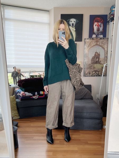 A 90s minimalist look with some 90s Calvin Klein trousers paired with a green sweater. 
I went up a size in the sweater and got it in tall for extra length. 
Trousers vintage.
•
.  #falllook  #torontostylist #StyleOver40  #secondhandFind #fashionstylist #FashionOver40  #vintagecalvinklein #90sminimalism #90sminimalist #MumStyle #genX #genXStyle #shopSecondhand #genXInfluencer #WhoWhatWearing #genXblogger #secondhandDesigner #Over40Style #40PlusStyle #Stylish40s #styleTip  #secondhandstyle 


#LTKover40 #LTKSeasonal #LTKstyletip