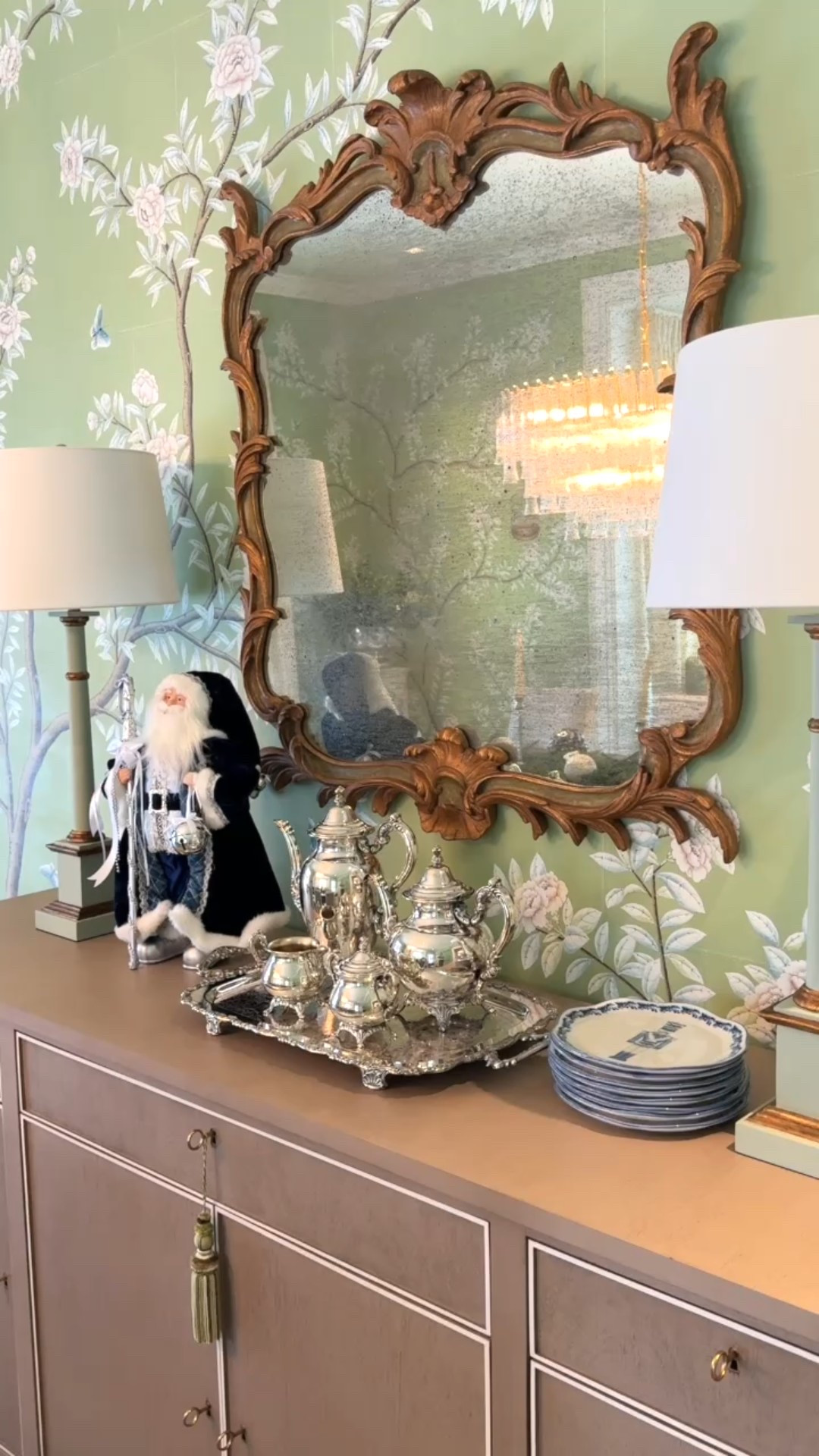 Dining room Christmas decor! 

