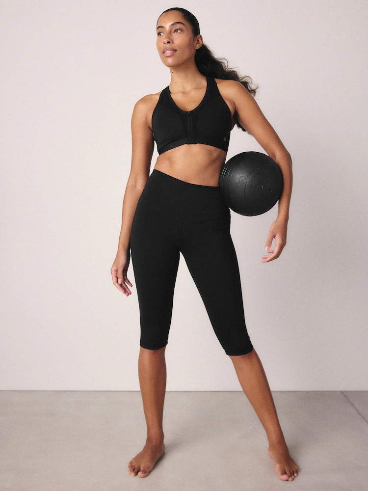 Schwarz - Figurformende Capri-Leggings mit hohem Bund f\u00fcr eine flache Bauchform | Next EU