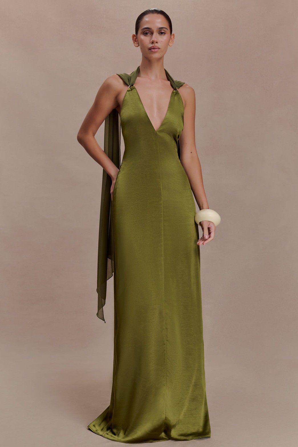 This Meshki wedding guest dress is so flattering and elevated 🤍 The fit is everything and it photographs SO well. Perfect for a black tie wedding, formal reception, or any dressy event where you wanna look polished and put together ✨#MeshkiFind #WeddingGuestDressIdea #BlackTieGuestLook #FormalWeddingStyle #ElegantOutfit #EveningChic #WeddingGuestFashion #MaxiDressLove #LuxuryInspired #GlamMoment #EventWear #SpecialOccasionStyle #ReceptionOutfit #MinimalGlamLook #LTKFashionFind #LTKWeddingStyle #USAStyleBlogger #DressyVibes #SophisticatedStyle #WeddingInspo2026

#LTKSeasonal #LTKSpringSale #LTKWedding