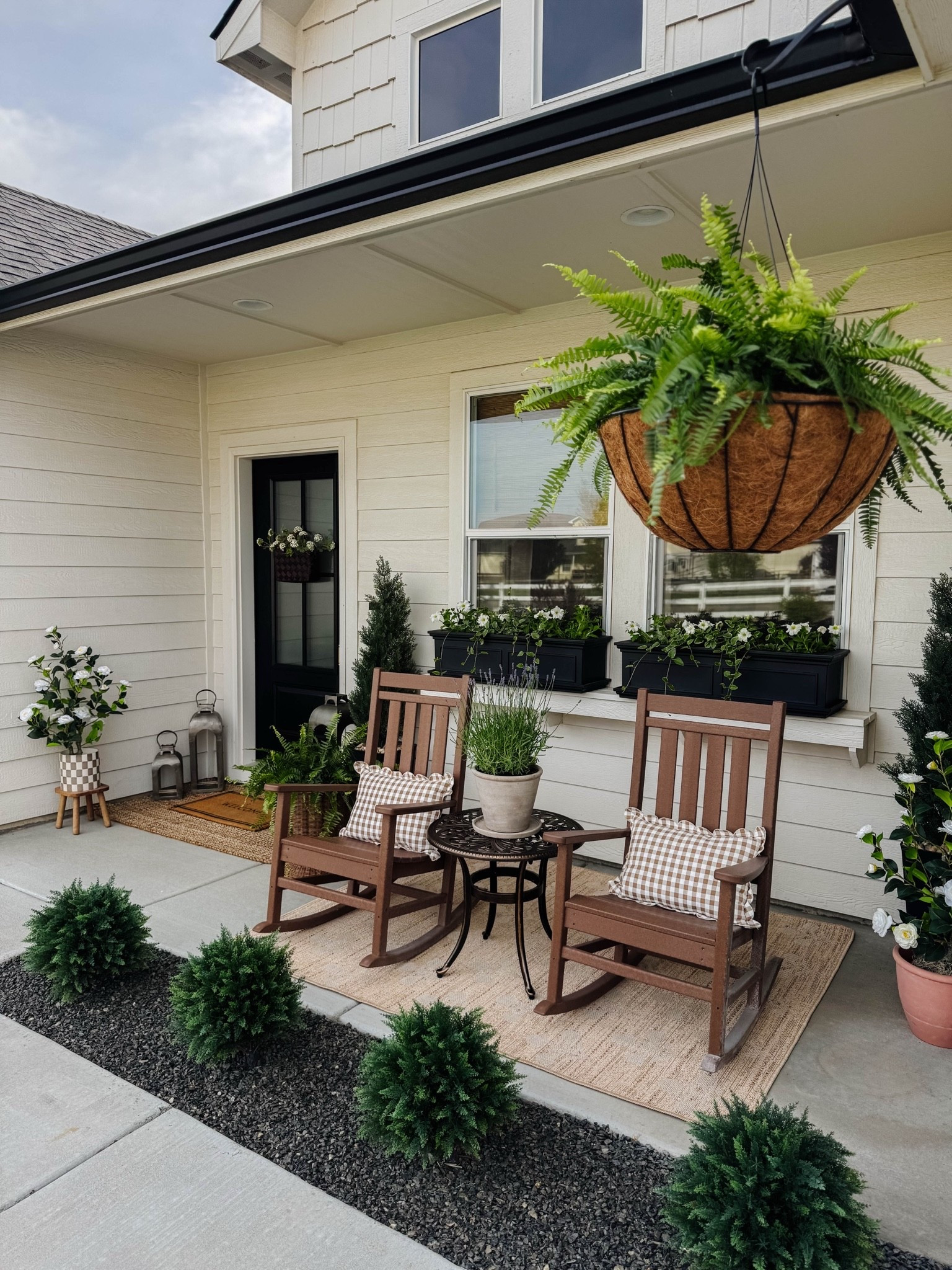 Check out our patio refresh with! @wayfair 

#Ad #WayfairPartner #wishyouwerehere #outdoor #Wayfair