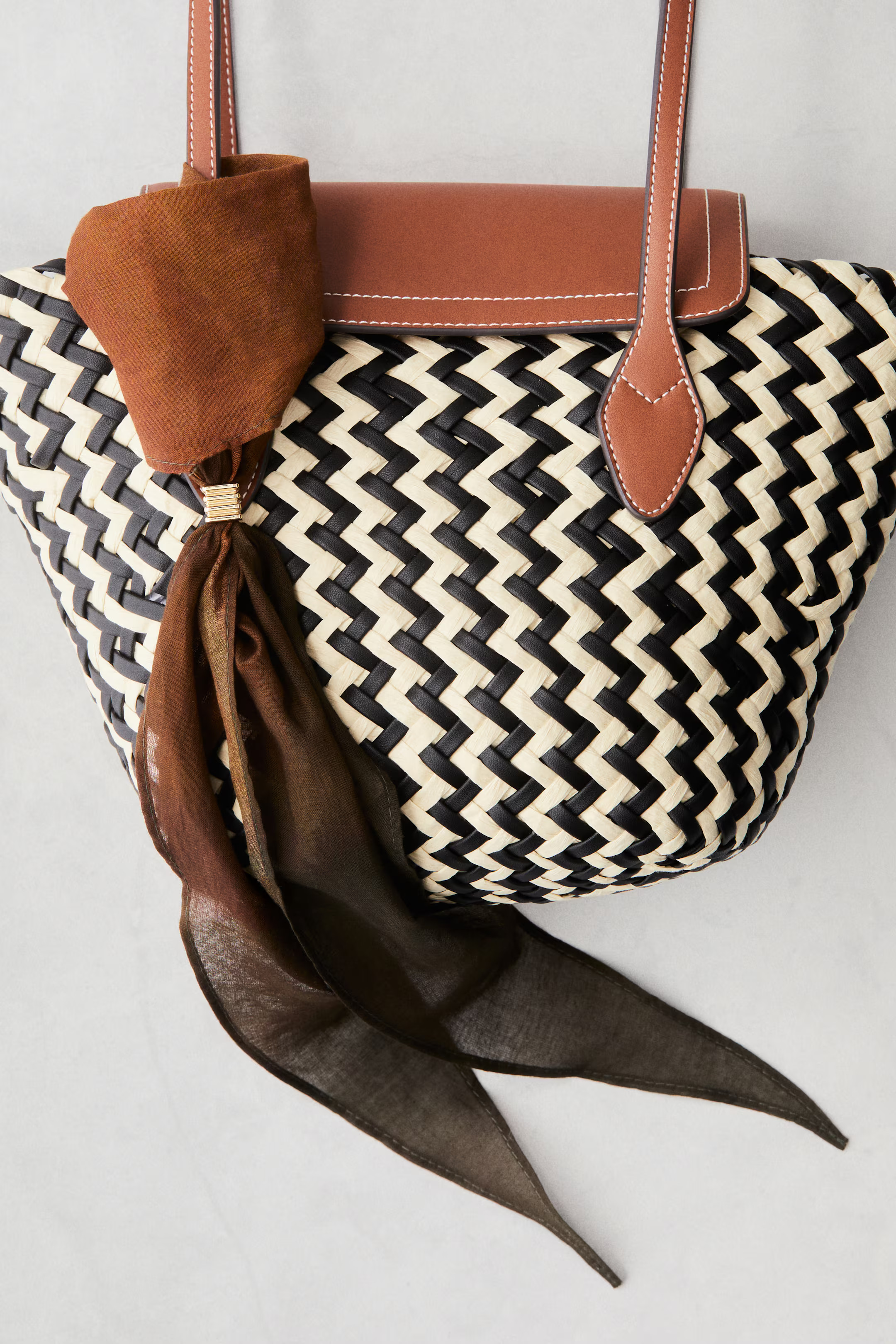 Bead-detail neck scarf | H&M (UK, MY, IN, SG, PH, TW, HK)