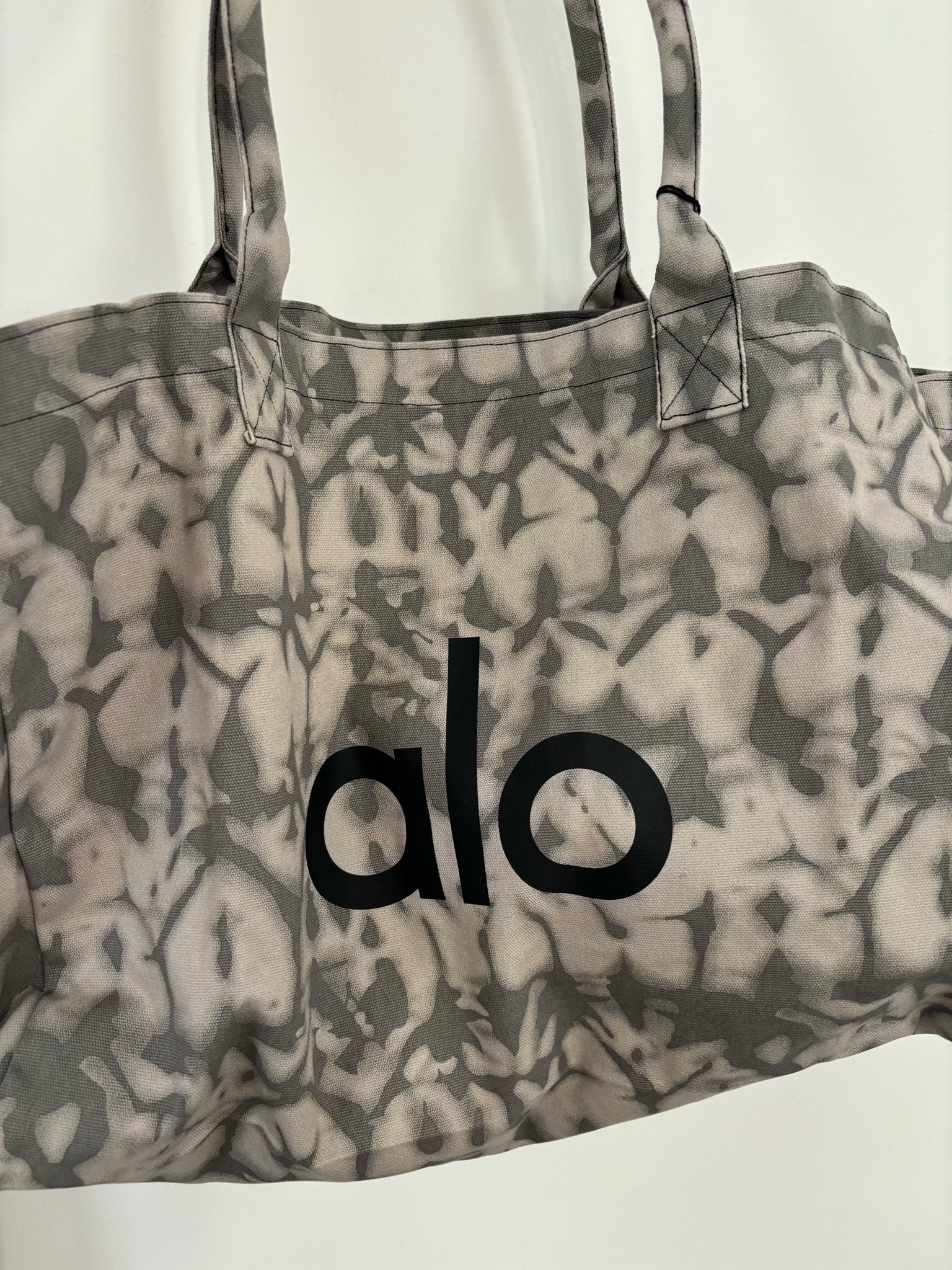 Check out whats new at Alo 💌

#alo #athleisurewear #workoutwear #activesets

#LTKsummer #LTKfitness #LTKtravel