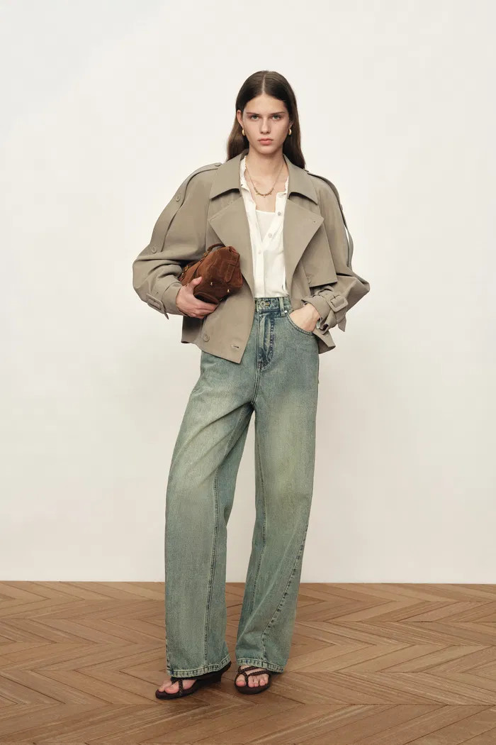 Elva Large Lapel Pleated Hem Short Trench Coat in Lightweight Blend | Fabrique