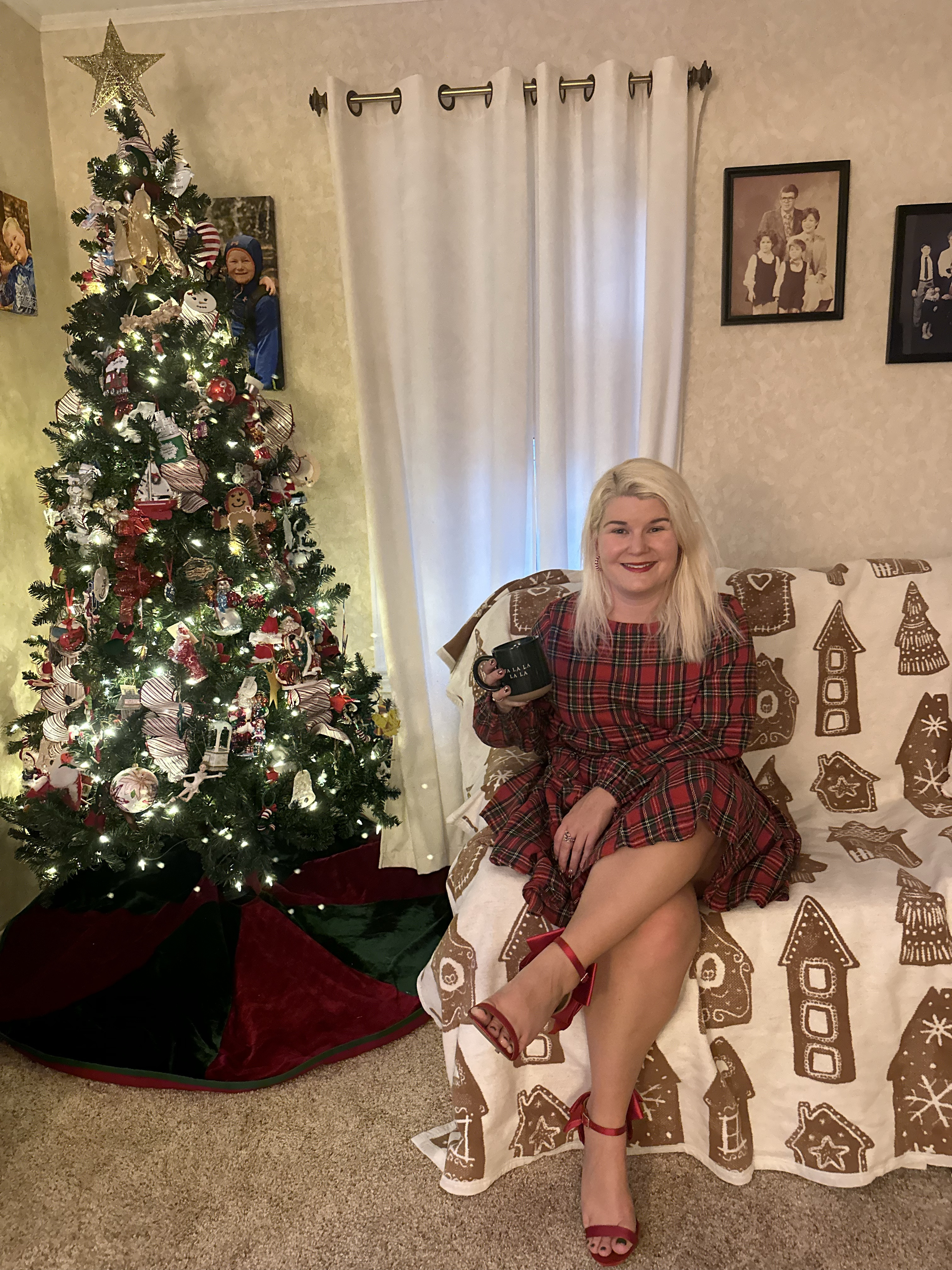 My ootd for tonight! This dress is giving off childhood memories with the print. Perfect for a night out at the ballet. 

#LTKParties #LTKStyleTip #LTKHoliday