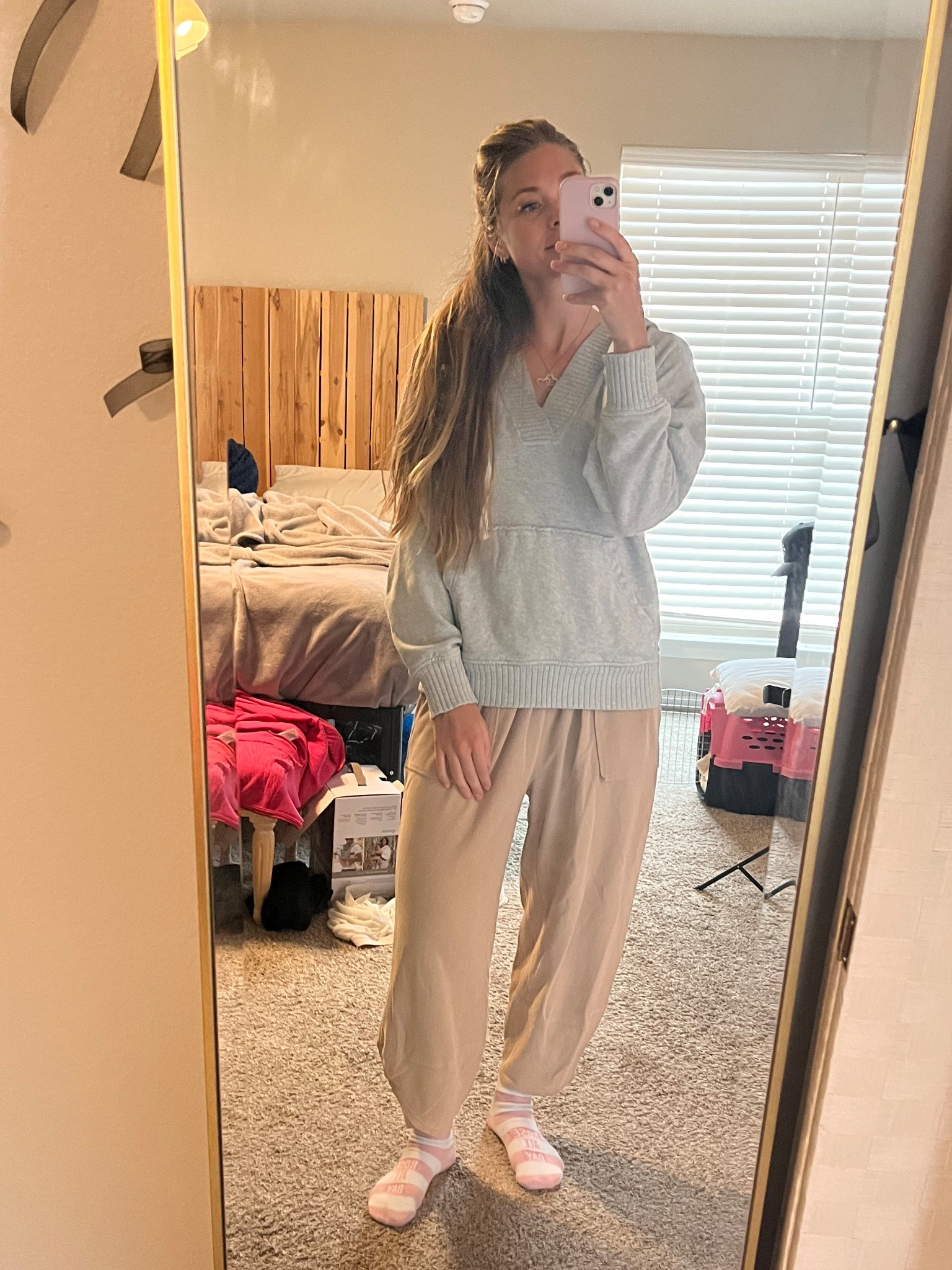 Comfy outfit for a day at home (what’s new). And these are my fancy sweatpants that have a barrel look. 

I’m wearing a large in the Amazon pants and I love them! They are linked

And my thrifted Aerie sweatshirt. And I’m linking similar looks  


#LTKHome #LTKActive #LTKFindsUnder50