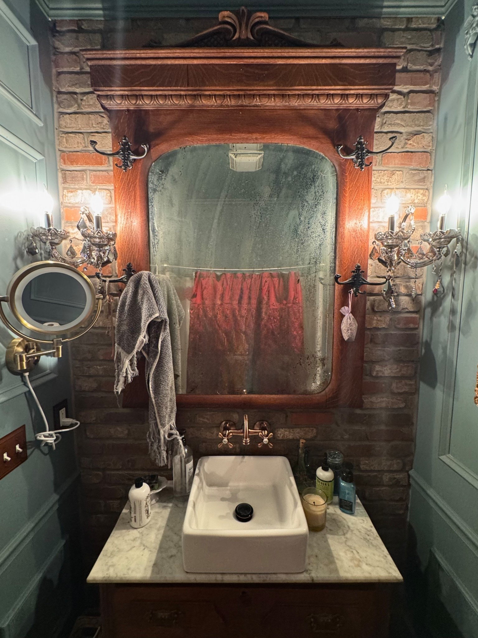 Want to make your extra bathroom feel like a luxury? Linked we have all the inspired products to transform your space! 

#CallSignDesign #Vintage #Luxury #InteriorDesign #InteriorDecorating #Elegance #Chandelier #OldWorldCharm #DesignStyle #CastleCore #OldWorldCharm  #SimpleSwaps