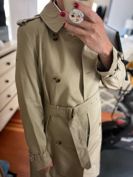Sorry for the poor quality picture, but I’ve been on the hunt for a good trench coat. This doesn’t work while pregnant but I love the details of it and can’t wait to wear it! I got a small, I’m between a small and medium in jackets typically and I’m glad I got a small!