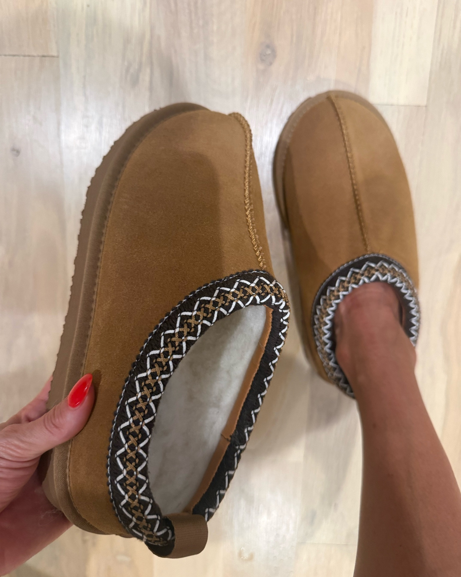 UGG look for less slippers