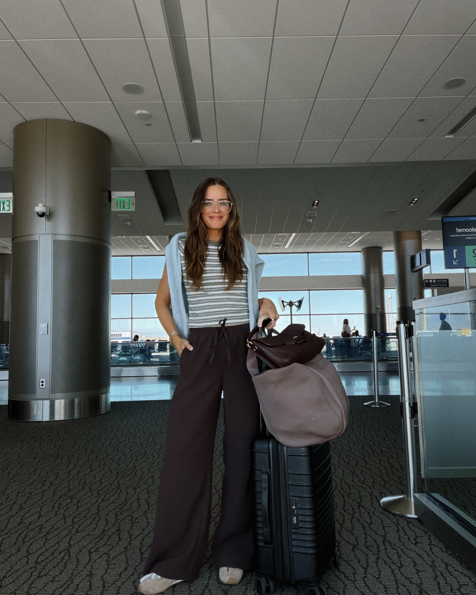 Easy travel outfit to go to battle against my toddler on a plane. ✈️ 

Use code: LAURENROSCOPF for 50% off your first two months of Vivrelle (where my bag is from). 

Sizing: S top, S sweater, S pants

#LTKTravel