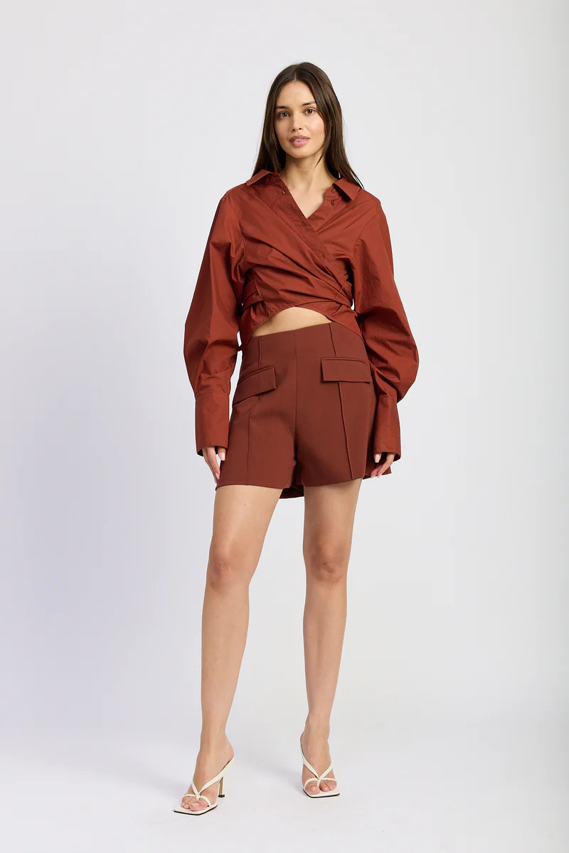 Emma Shorts | En Saison