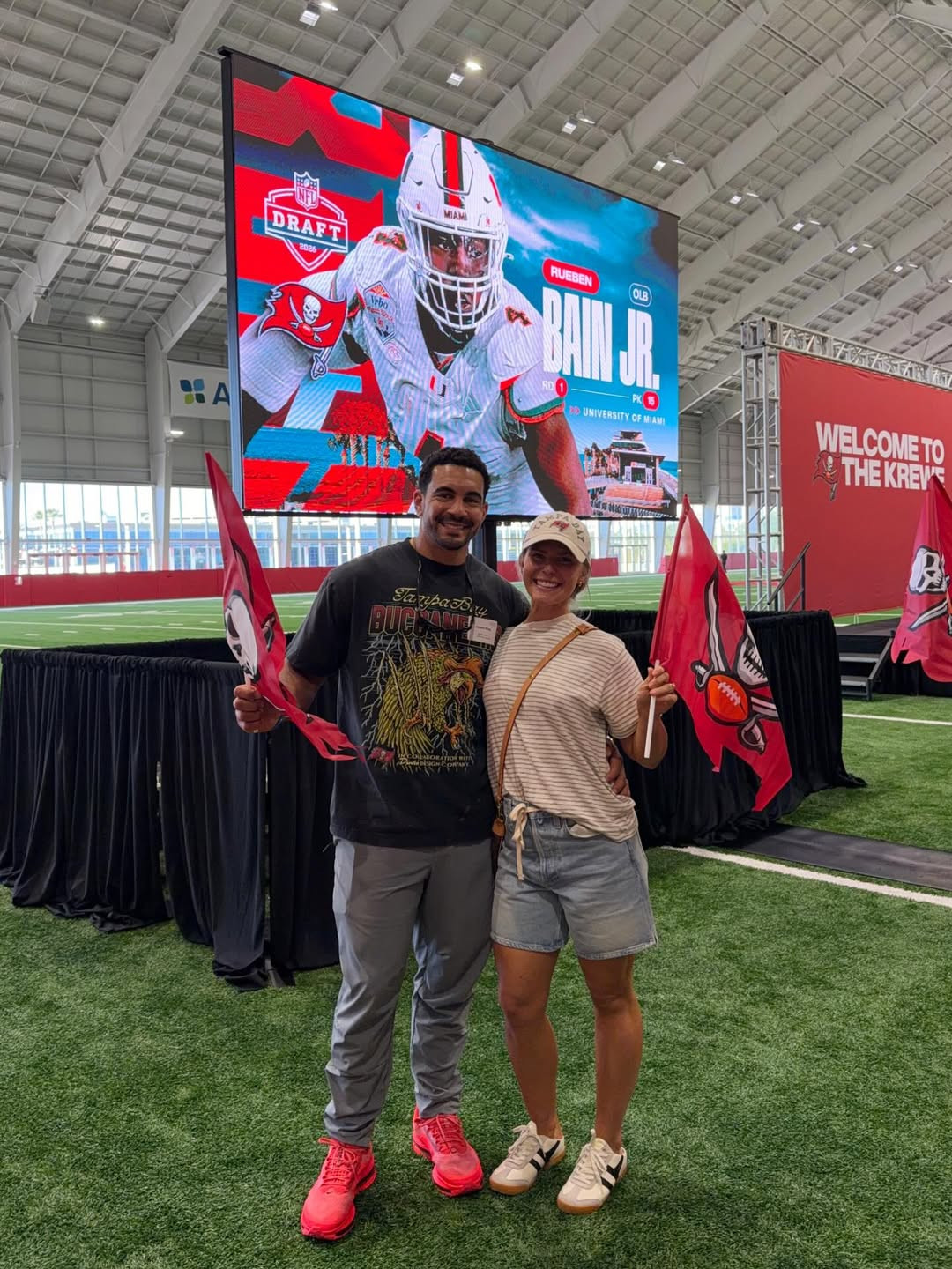 casual look for NFL draft day fun with the Tampa Bay Buccs! 🏴‍☠️❤️🏈

#LTKdayinmylife #LTKootd