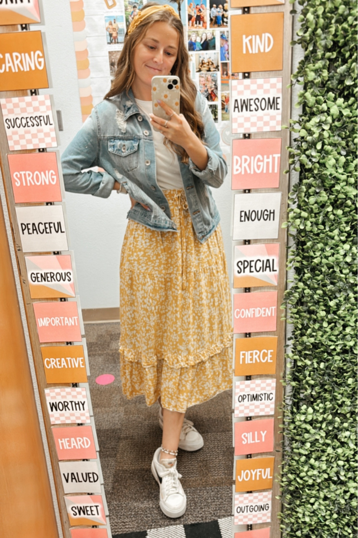 Spring Teacher Outfit

I am wearing a size S skirt and size 7.5 sneakers—true to size

Teacher outfit  teacher style  denim  denim jacket  spring outfit  spring style  sneakers  midi skirt

#LTKfindsunder50 #LTKSeasonal