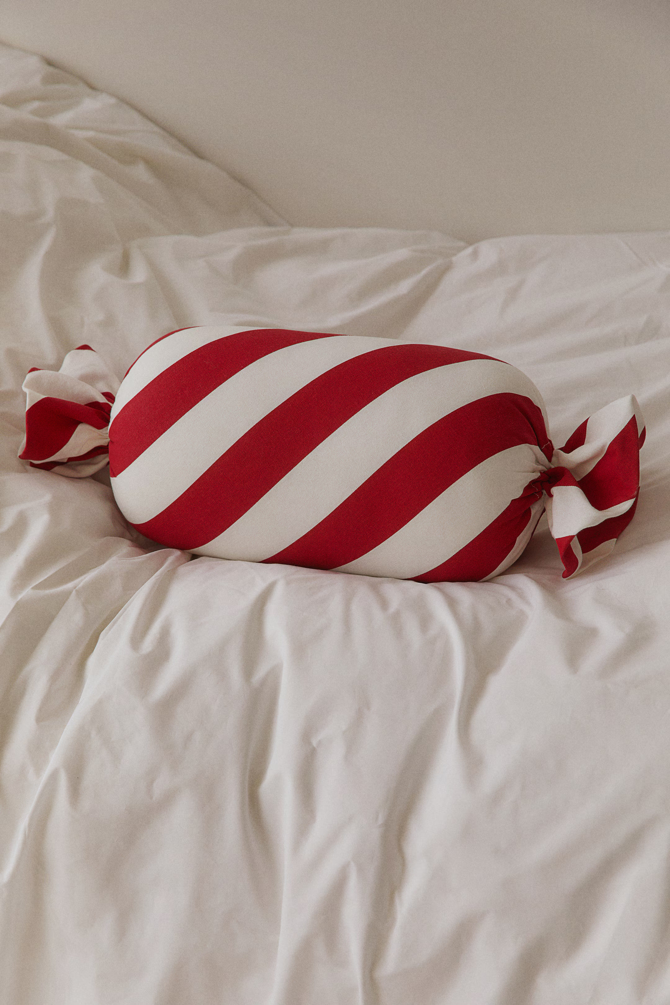 Candy-shaped bolster | H&M (US + CA)