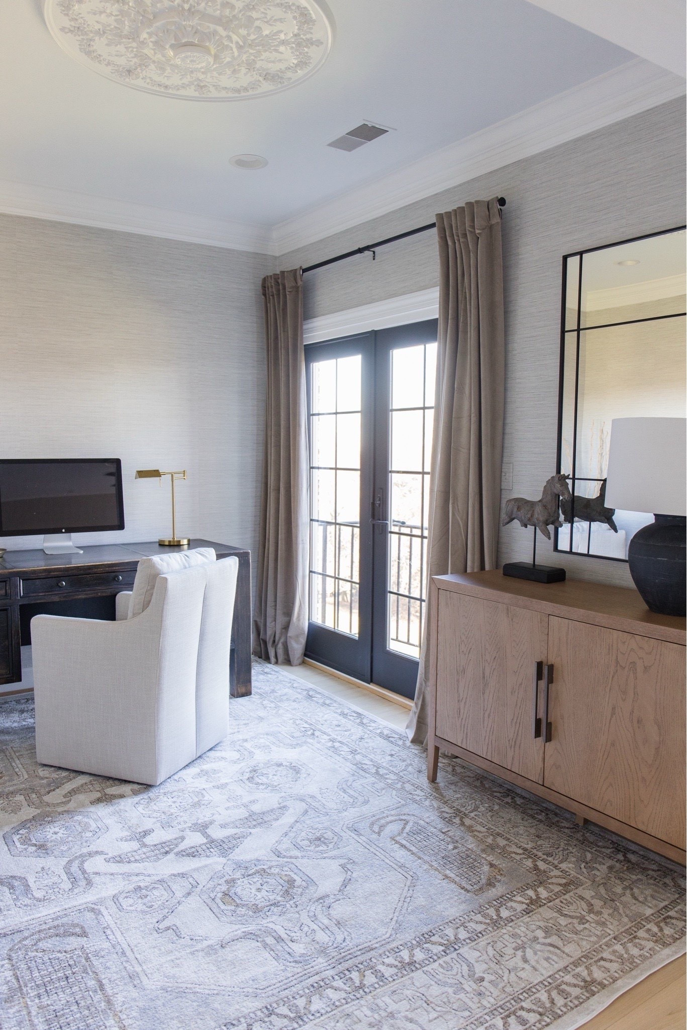 Home Office Inspo 

Home office  office  home decor  home office did it  home office inspo  neutral home  neutral office  desktop  curtains  drape curtains  ArchedManor