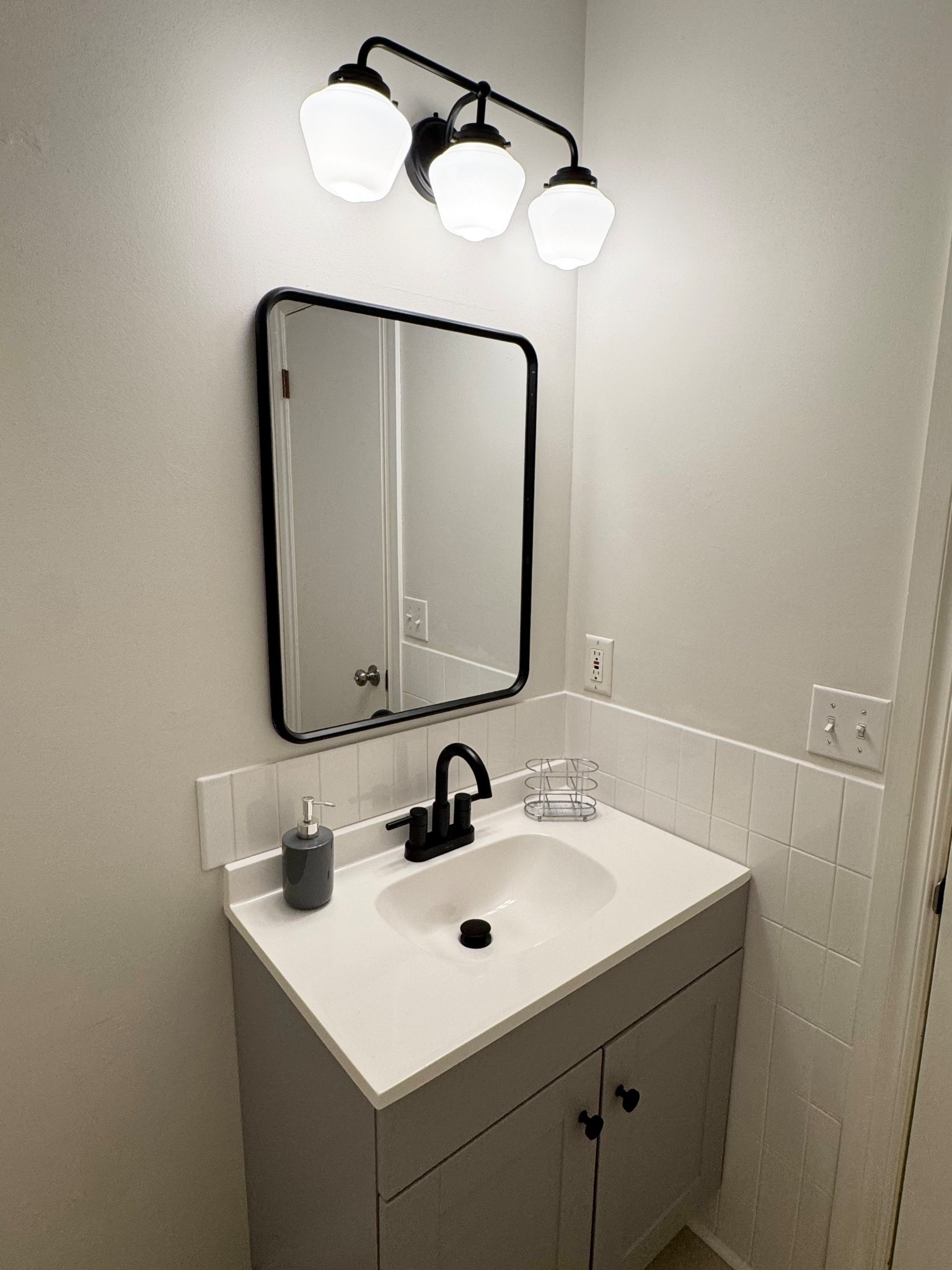 Bathroom remodels can be affordable if you are willing to put in the work. Her are some affordable options for a beautifully updated bathroom renovation. 

#LTKHome #LTKFindsUnder100 #LTKStyleTip