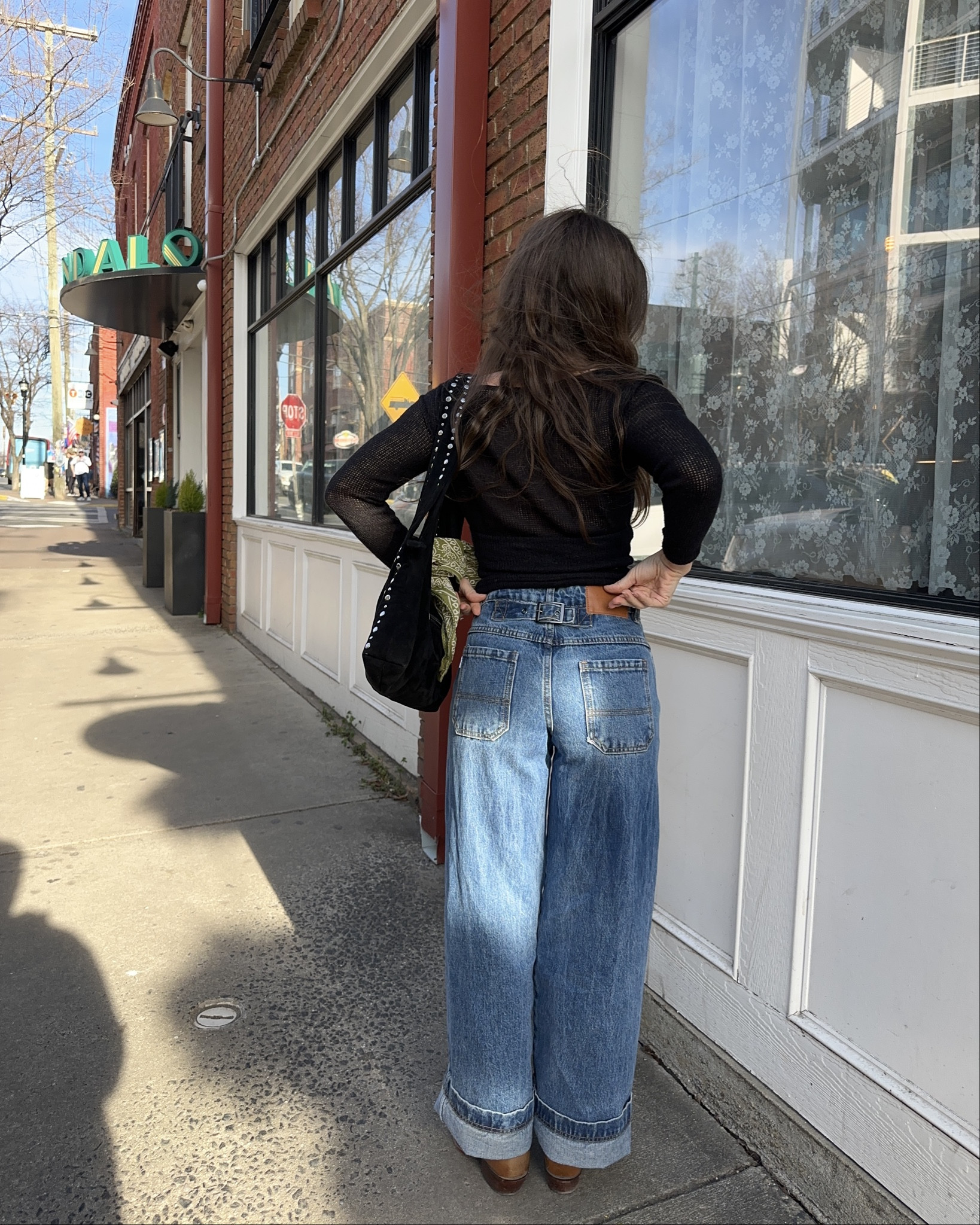 love the buckle detail in the back of these jeans and the top is such a good elevated basic! Wearing a 2 in top 