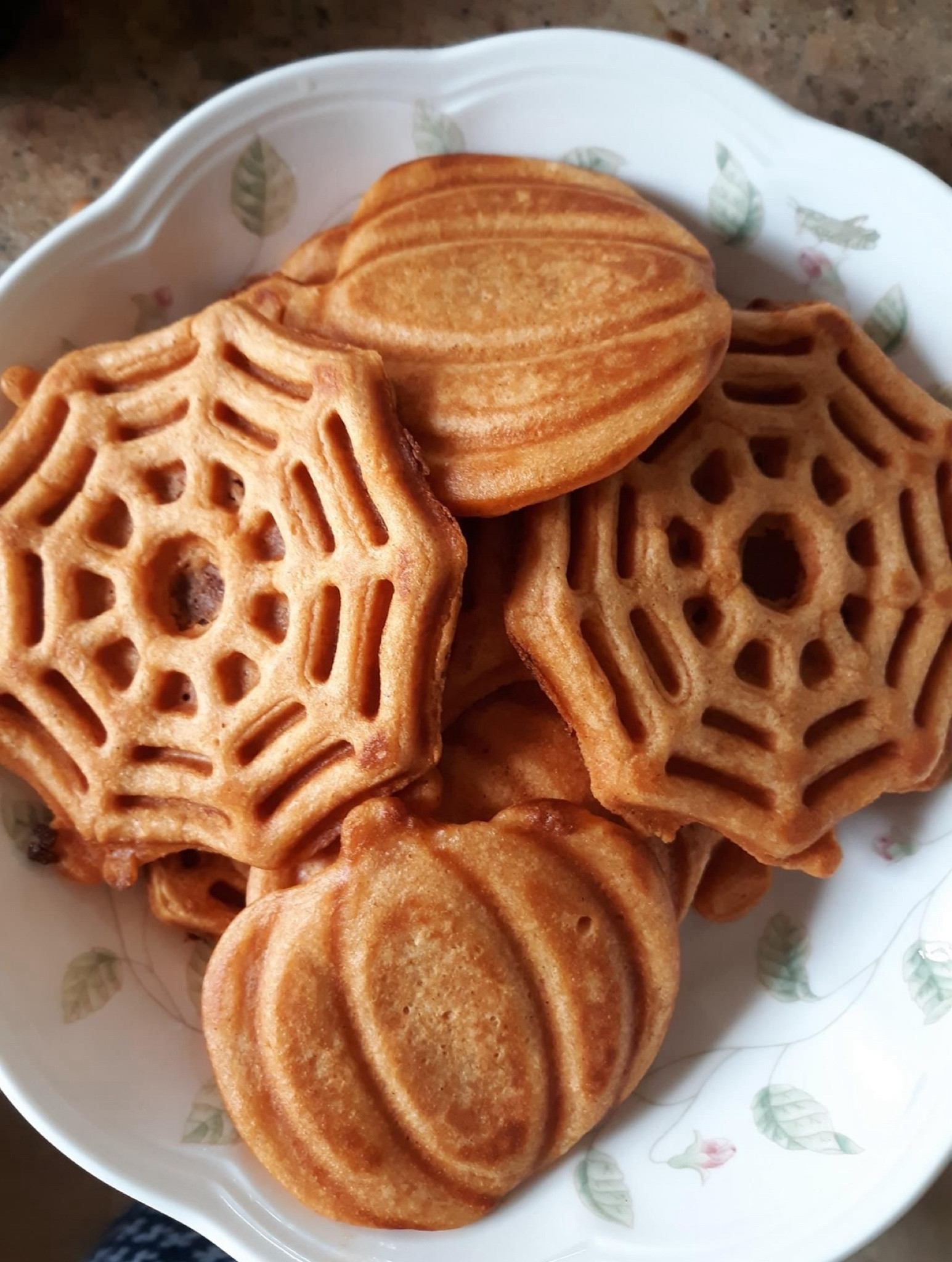 🍁✨ Getting ready for fall with my customary annual fall-themed pancakes! There's nothing like the cozy vibes of autumn to bring out the chef in me. From pumpkin spices to warm maple syrup, these pancakes are the perfect way to celebrate the season! 

What are the first signs of fall in your home? 🍂🧡 

#FallVibes #PancakeLove #AutumnDelights #CozySeason #FallTraditions #PumpkinSpiceEverything #ComfortFood

#LTKFamily #LTKHome #LTKKids